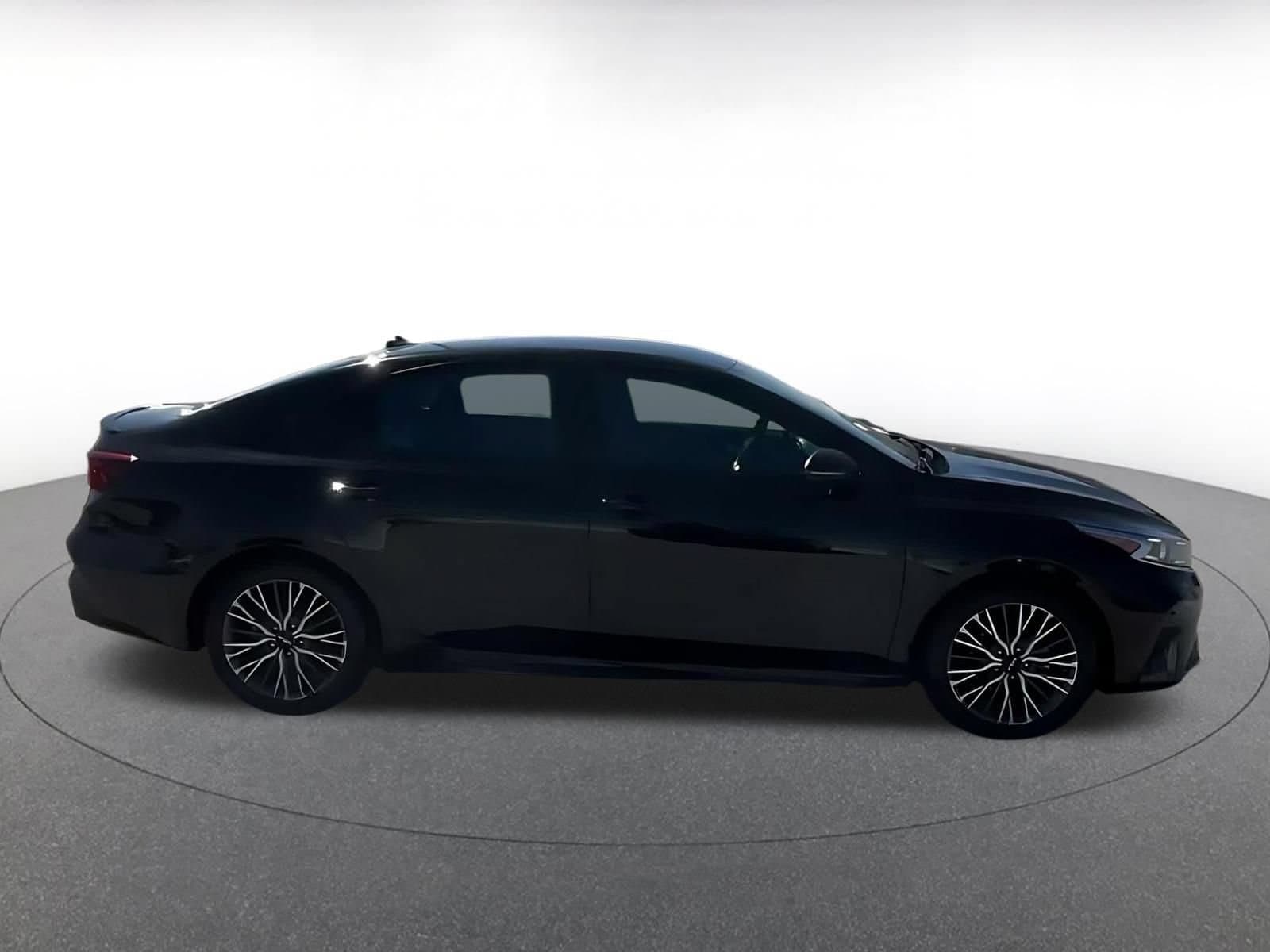 Thumbnail: 2023 Kia Forte - 14