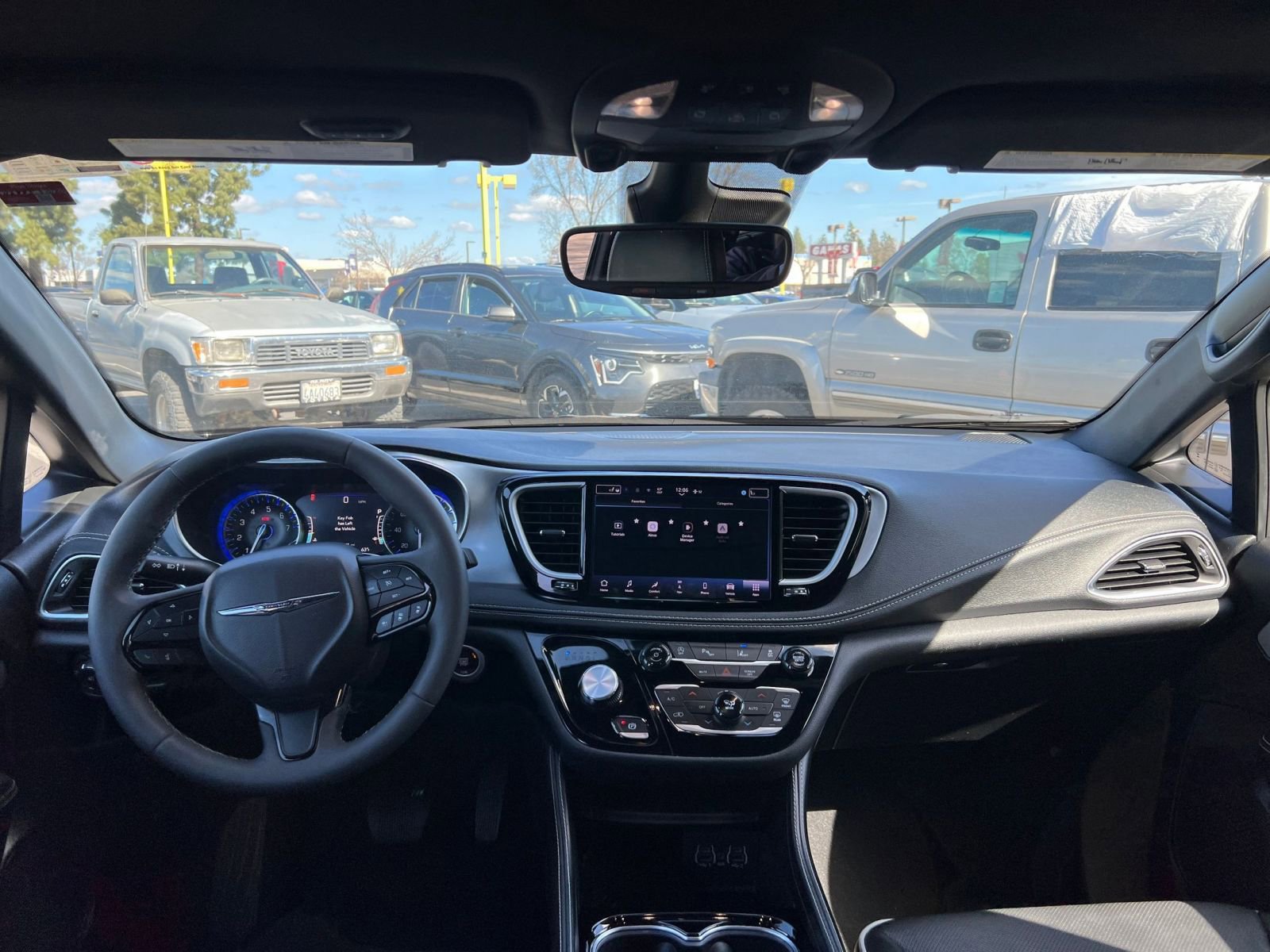 Thumbnail: 2025 Chrysler Pacifica - 35