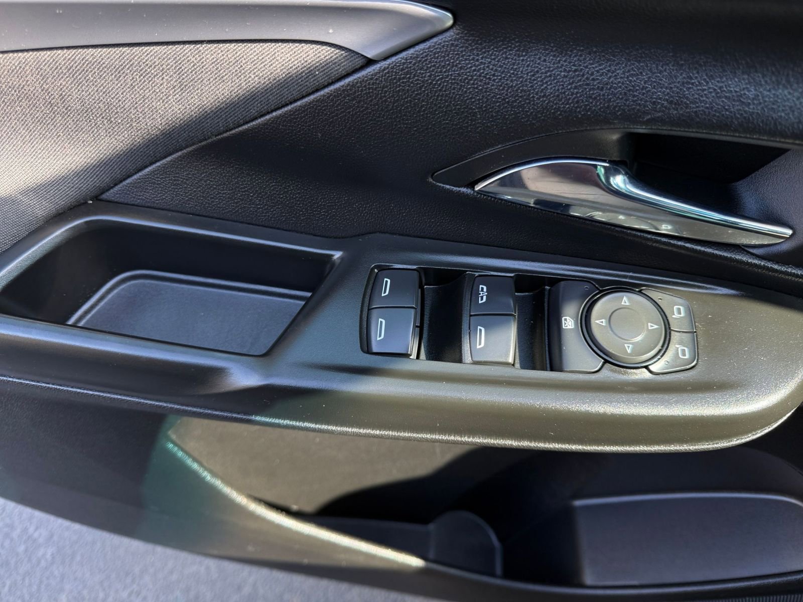 Thumbnail: 2023 Chevrolet Bolt EV - 23