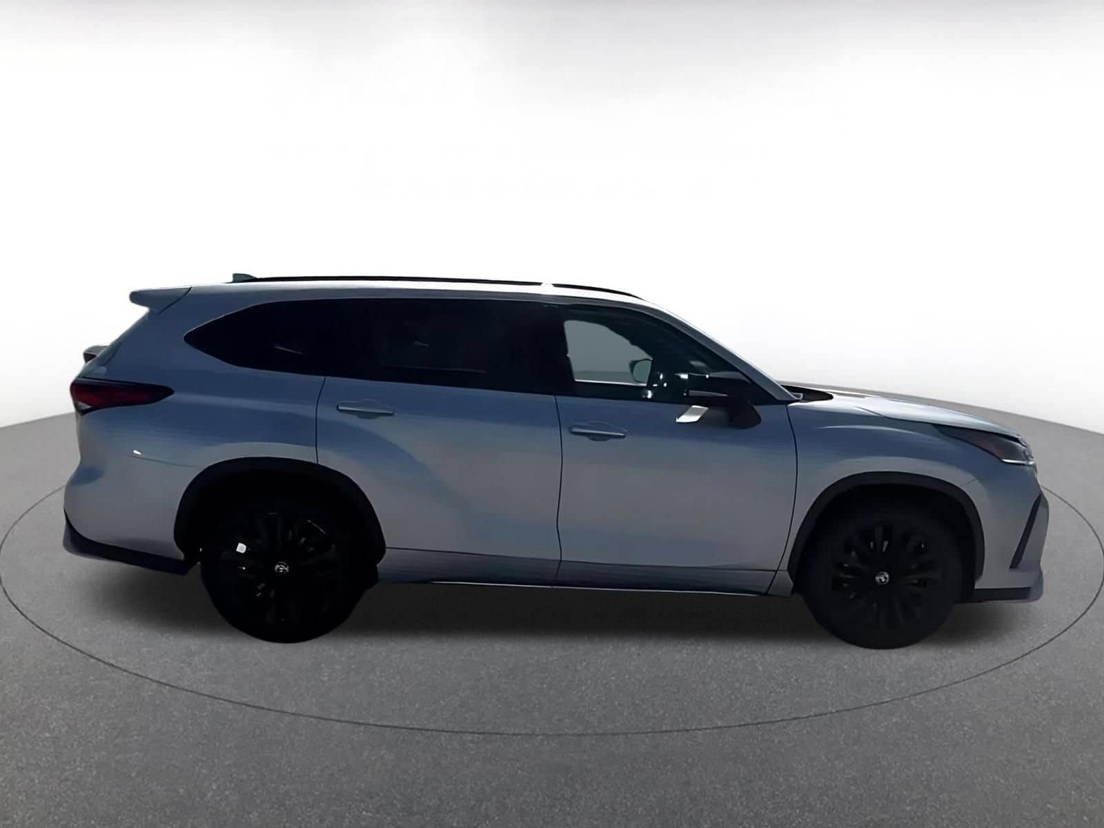 Thumbnail: 2024 Toyota Highlander - 16