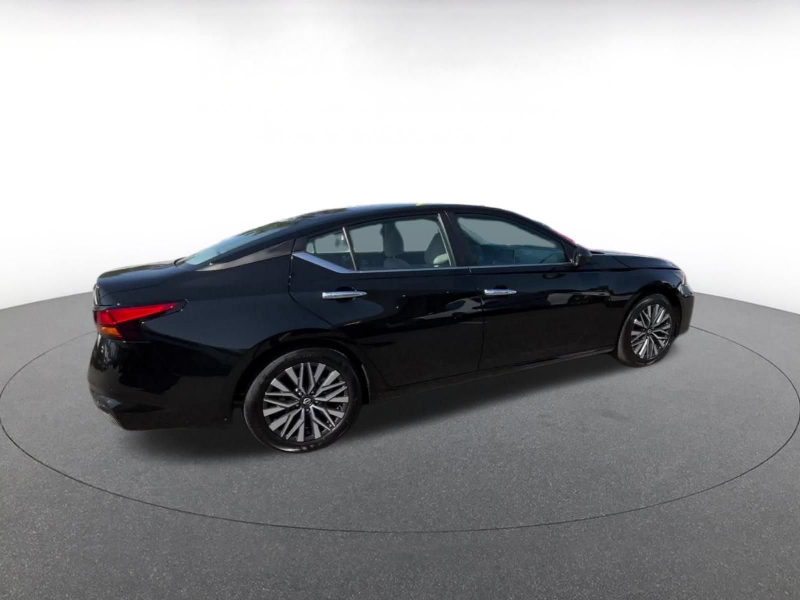 Thumbnail: 2025 Nissan Altima - 12