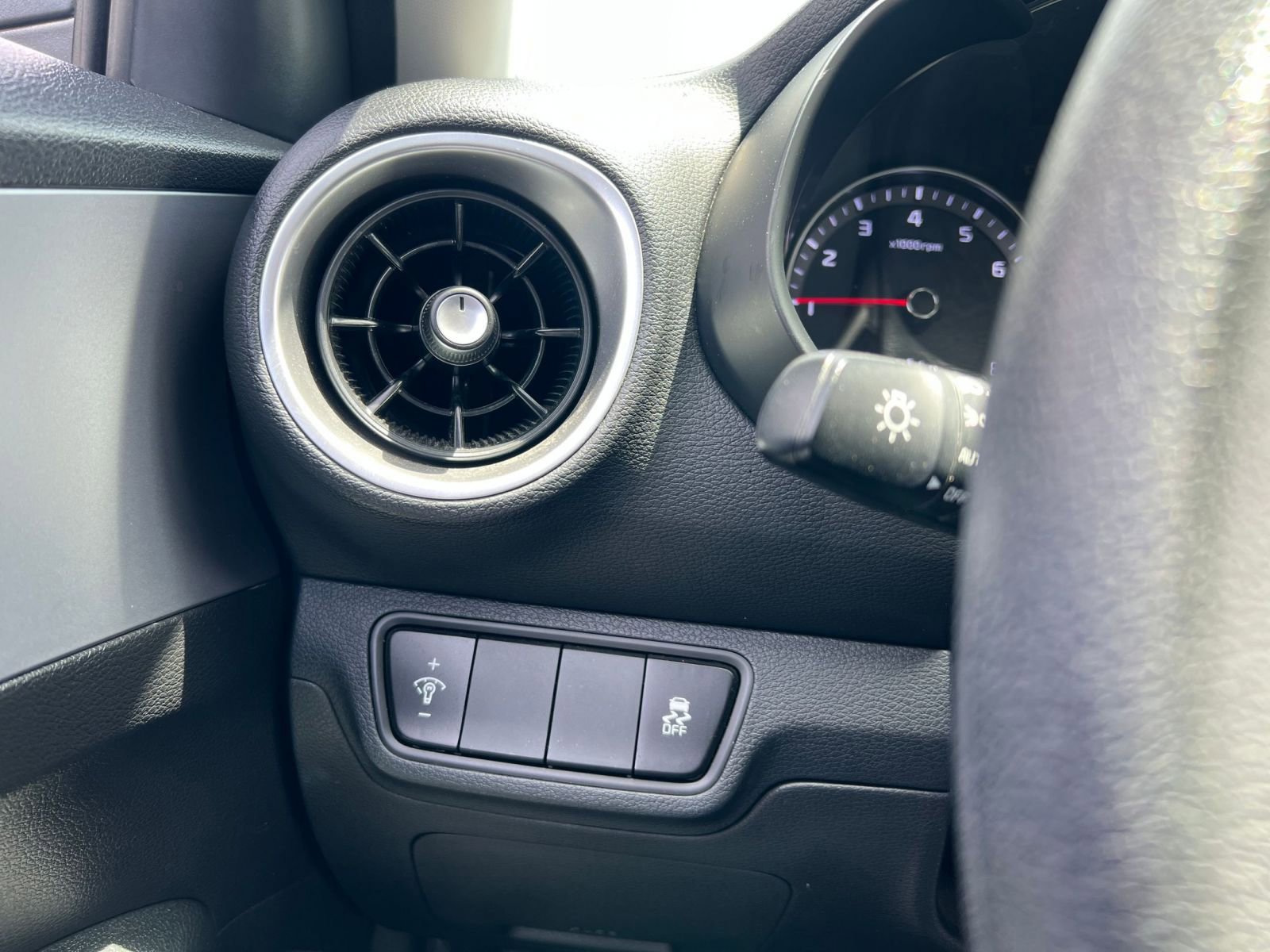 Thumbnail: 2024 Kia Forte - 17