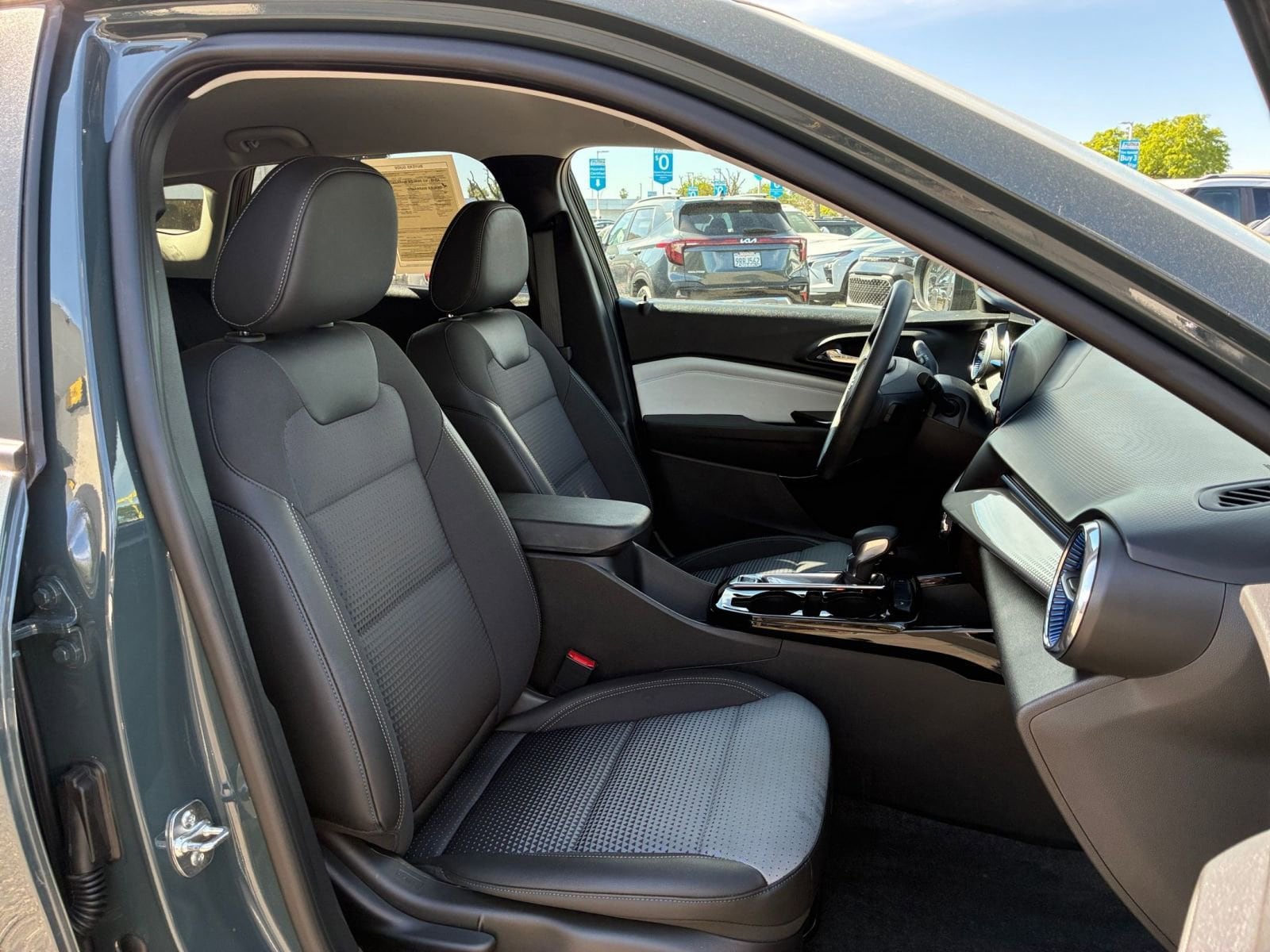 Thumbnail: 2025 Chevrolet Trax - 35