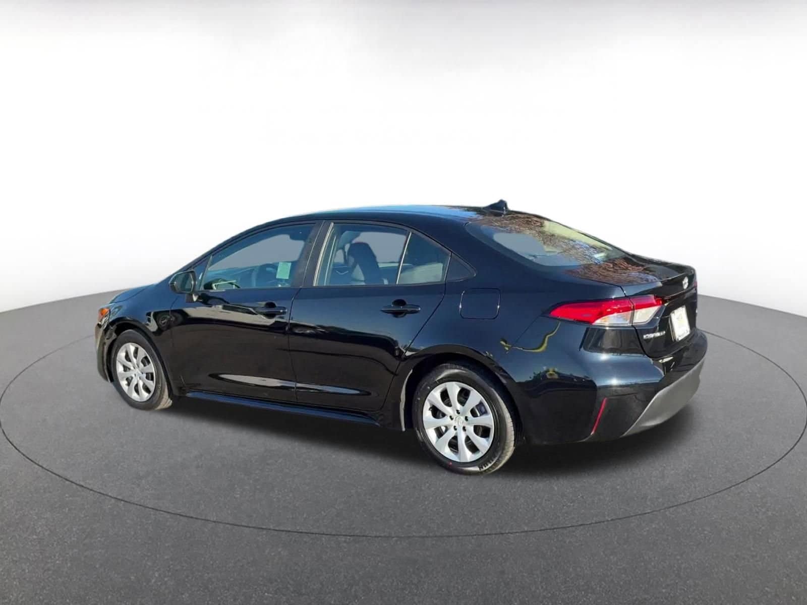 Thumbnail: 2025 Toyota Corolla - 10