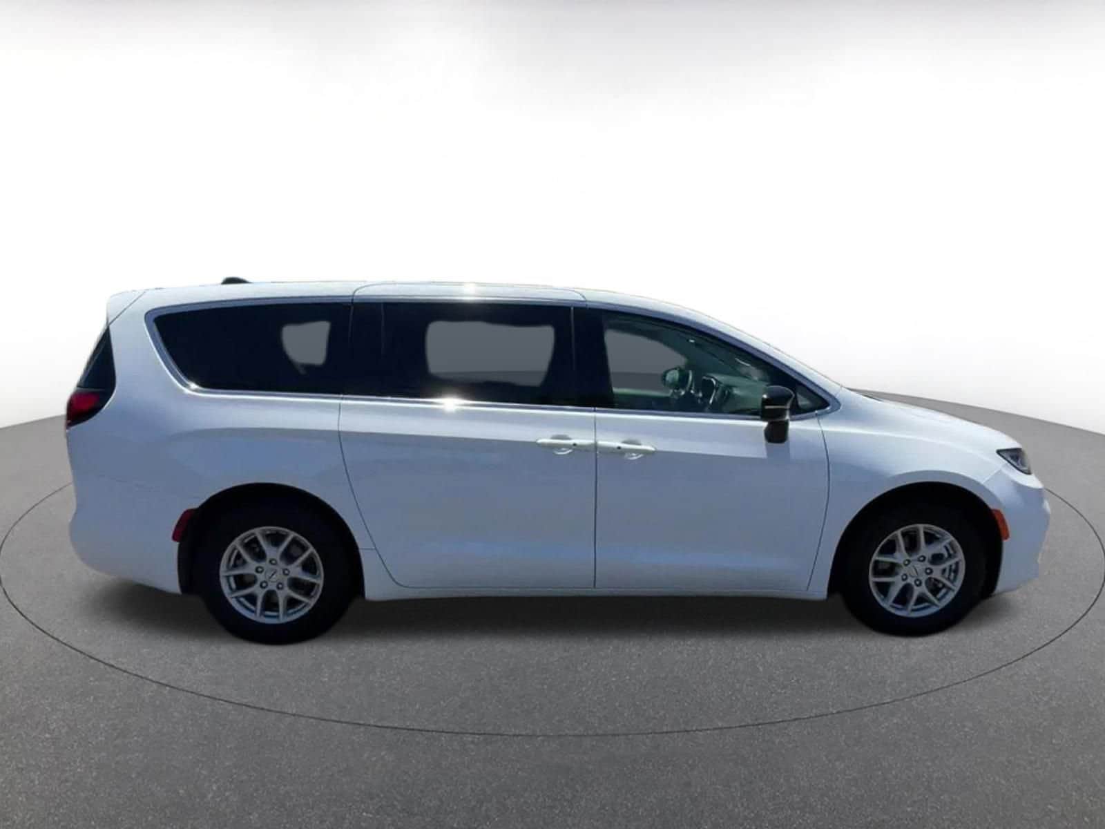 Thumbnail: 2024 Chrysler Pacifica - 16