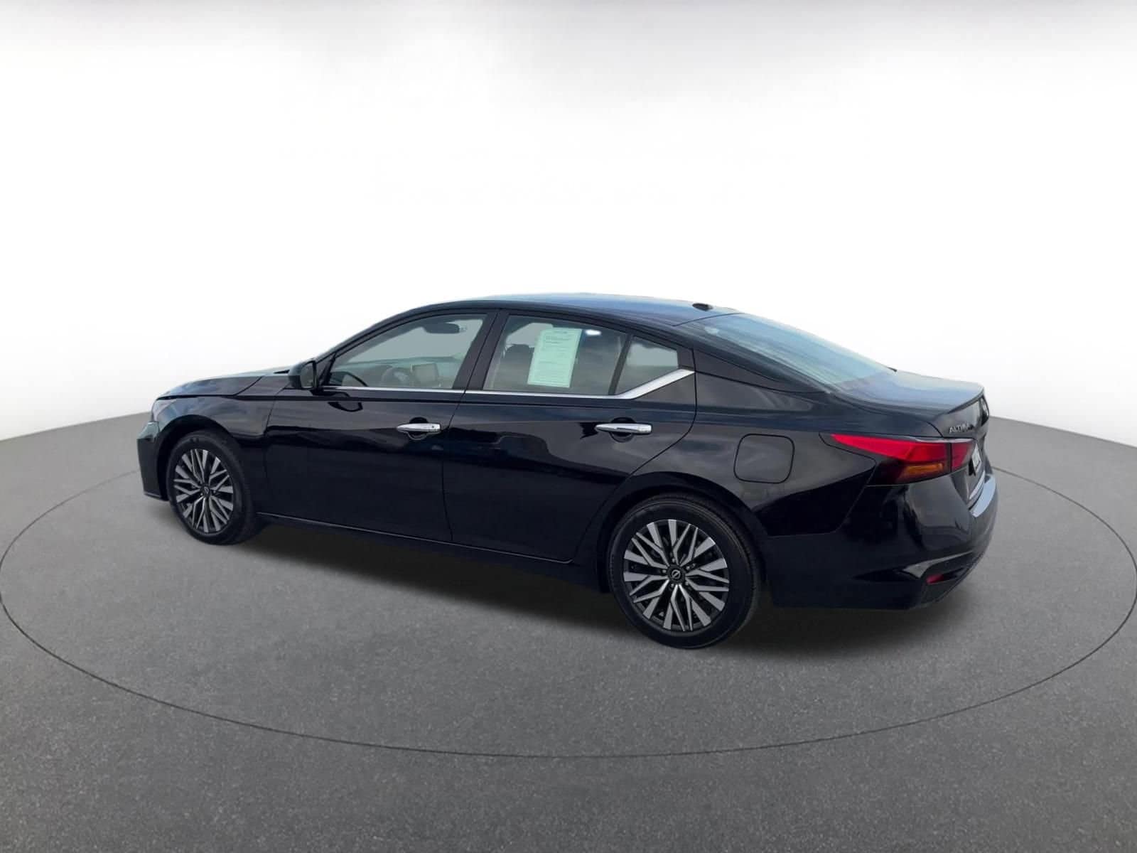 Thumbnail: 2025 Nissan Altima - 10