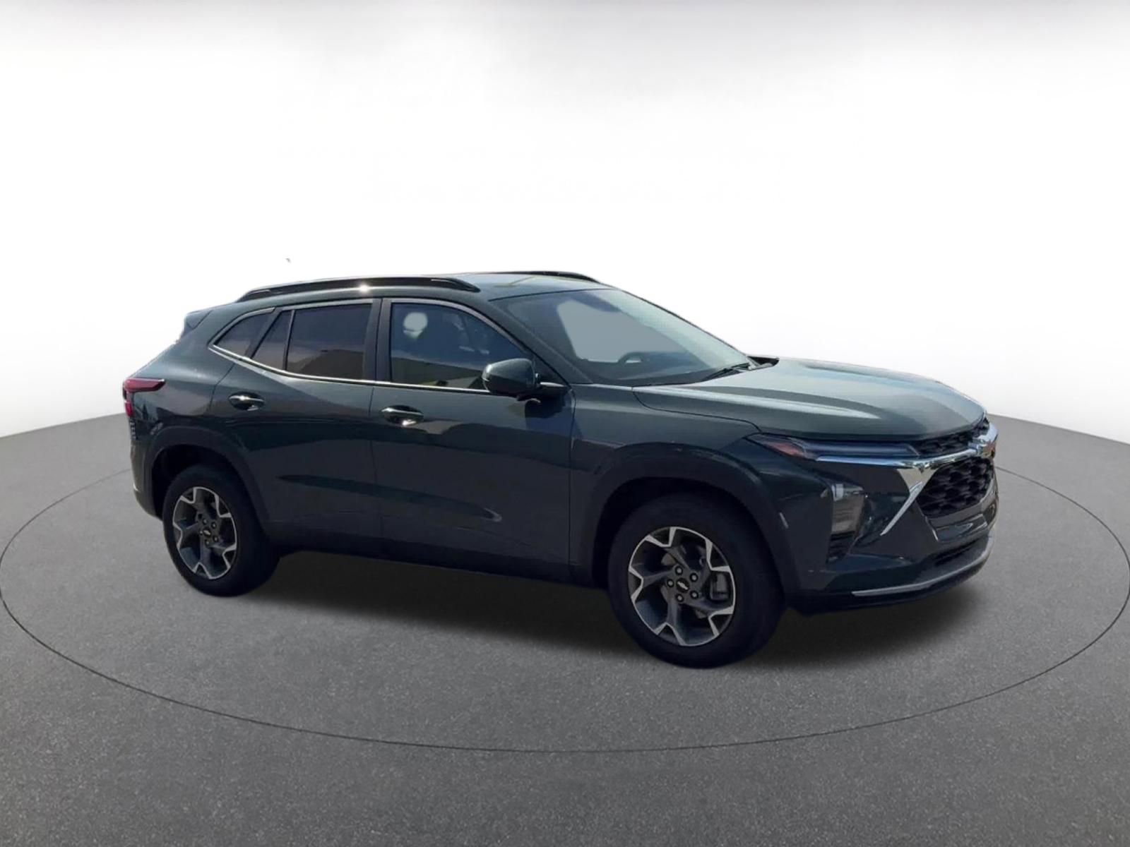 Thumbnail: 2025 Chevrolet Trax - 2