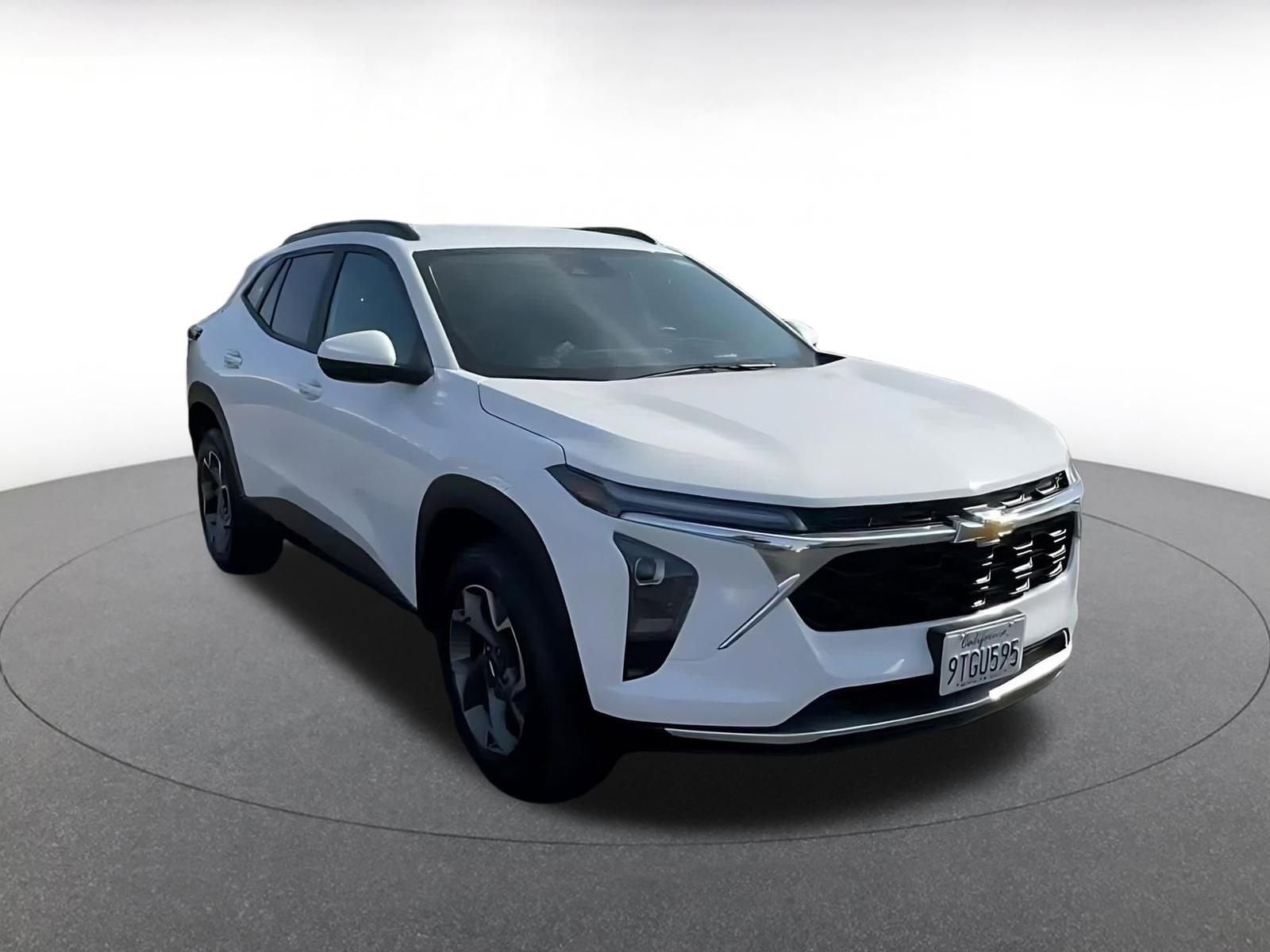 Thumbnail: 2025 Chevrolet Trax - 3