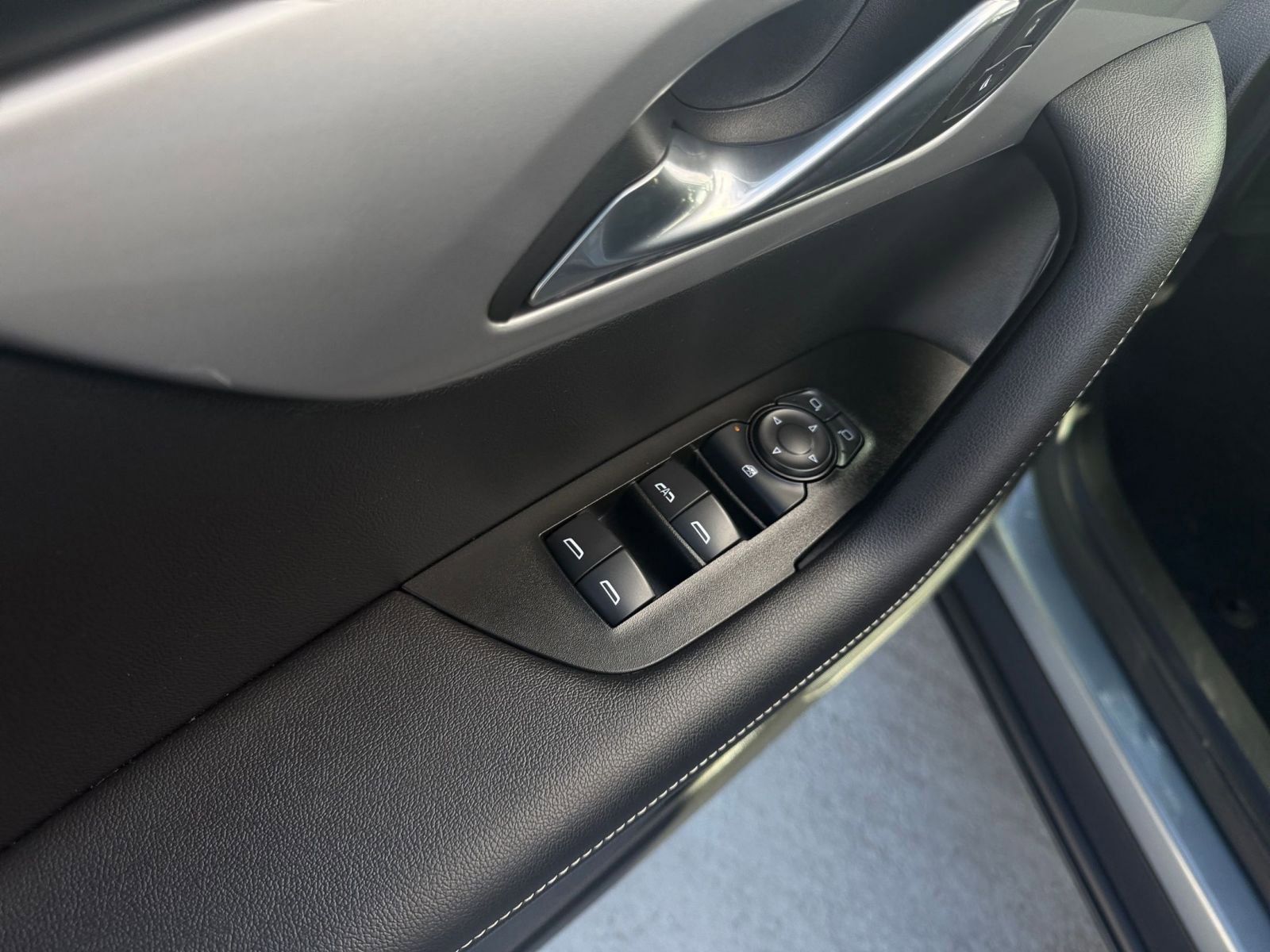 Thumbnail: 2025 Chevrolet Blazer - 18