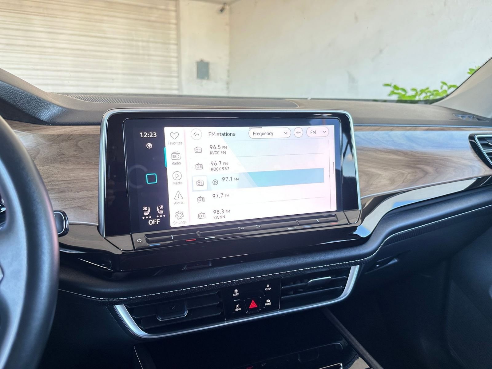 Thumbnail: 2024 Volkswagen Atlas - 21