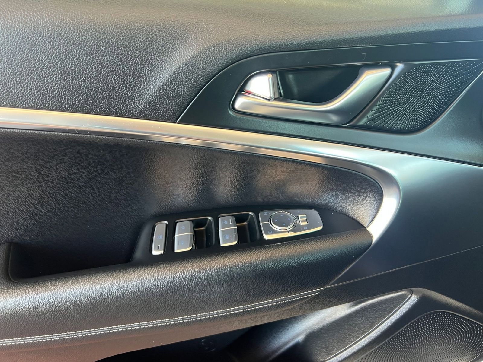 Thumbnail: 2025 Genesis G70 - 18