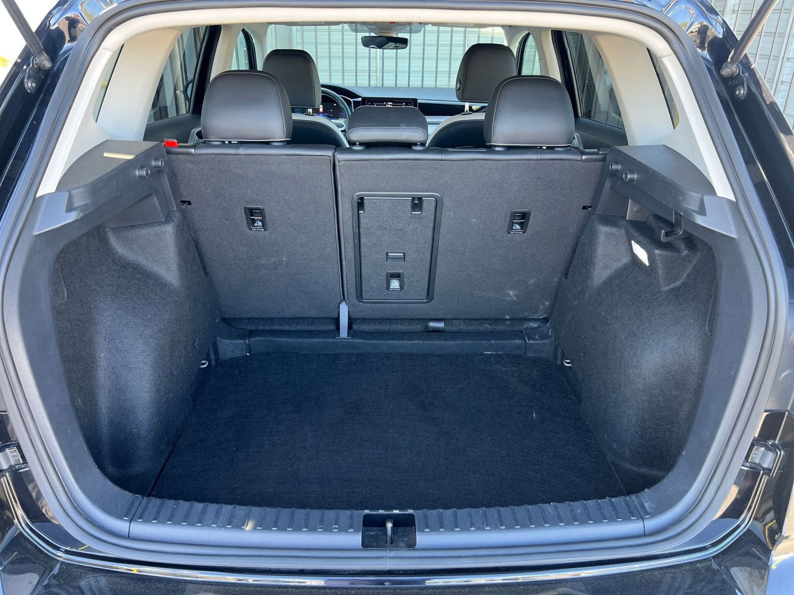 Thumbnail: 2025 Volkswagen Taos - 32