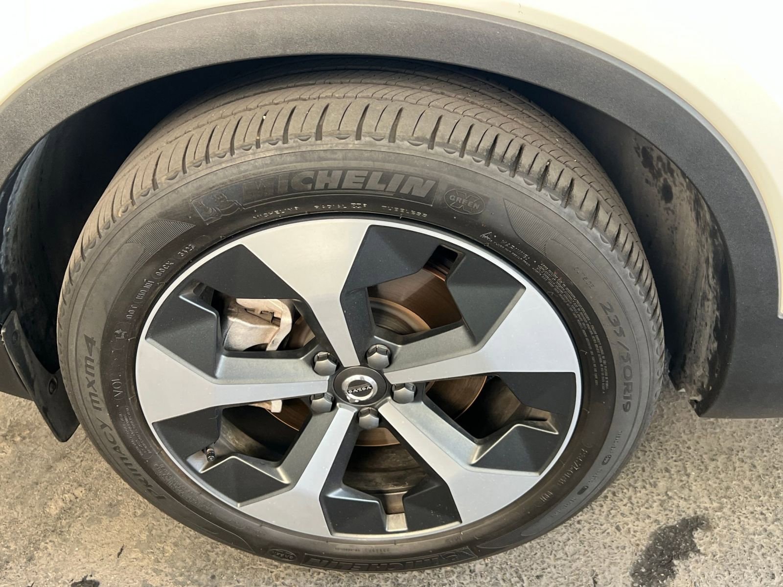 Thumbnail: 2024 Volvo XC40 - 30