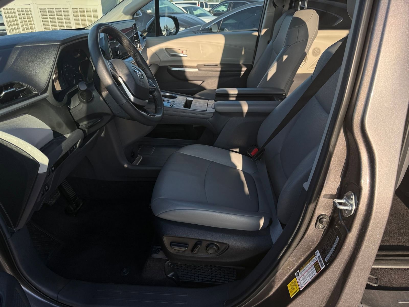 Thumbnail: 2024 Toyota Sienna - 27