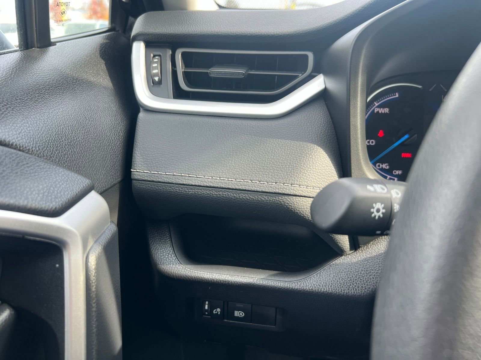 Thumbnail: 2025 Toyota RAV4 - 33