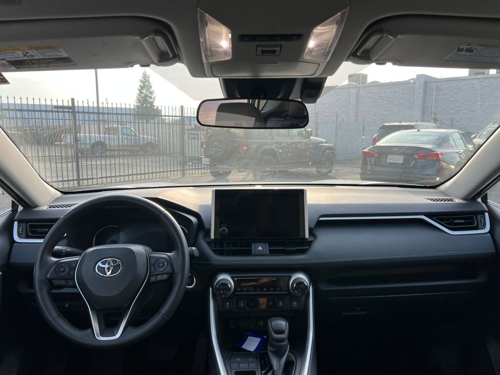 Thumbnail: 2025 Toyota RAV4 - 32