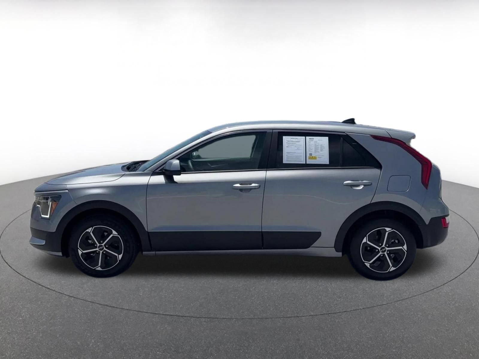 Thumbnail: 2026 Kia Niro - 9