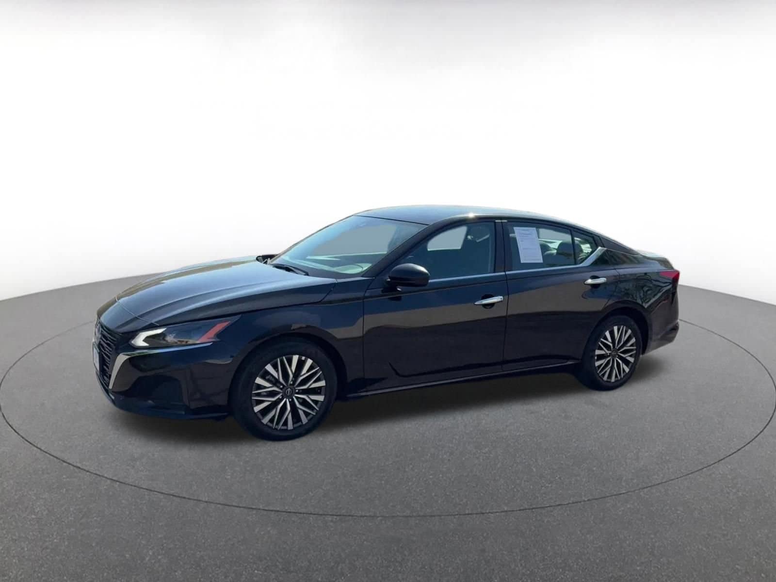 Thumbnail: 2025 Nissan Altima - 8