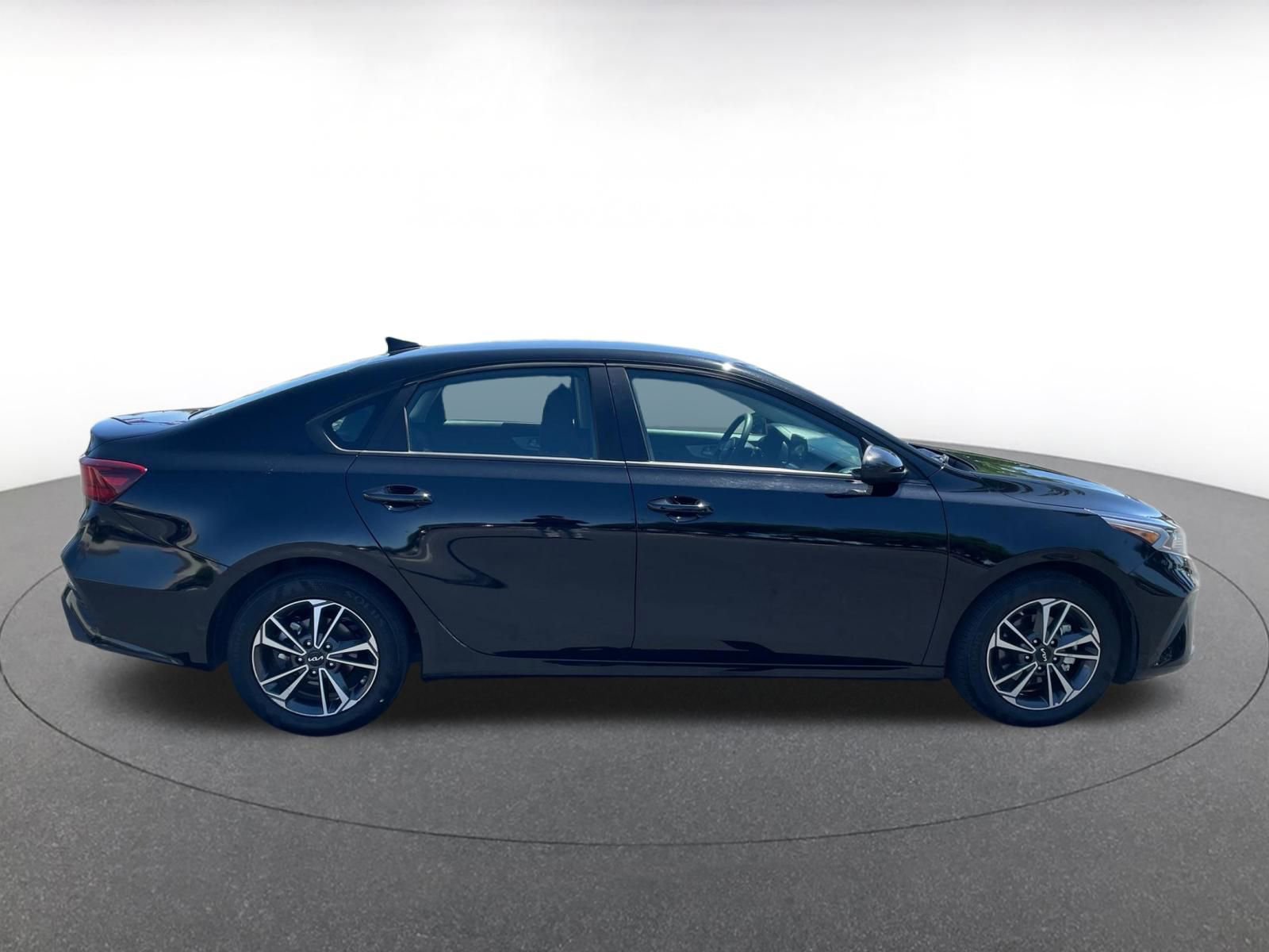 Thumbnail: 2024 Kia Forte - 16