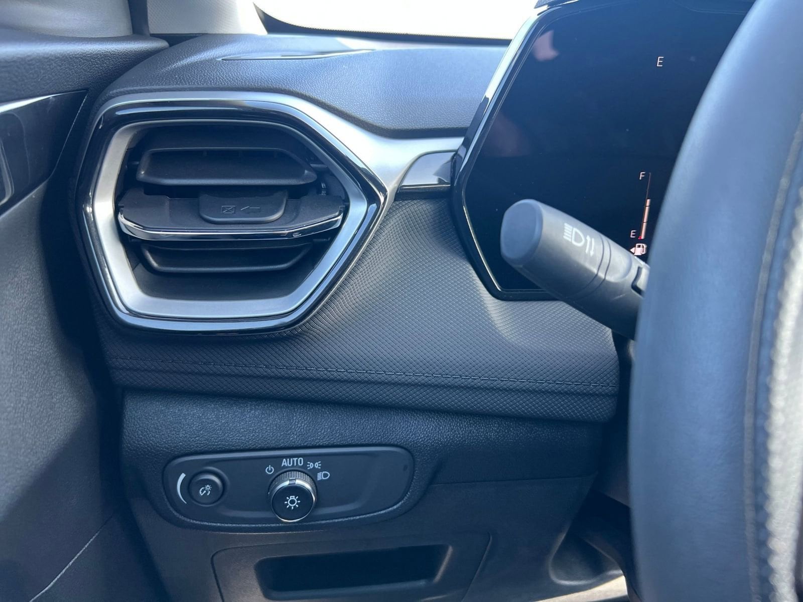 Thumbnail: 2025 Chevrolet TrailBlazer - 32