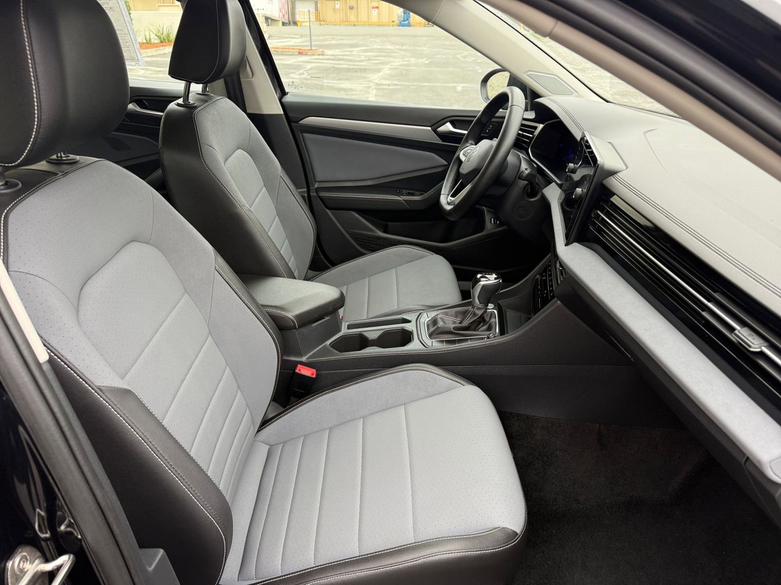 Thumbnail: 2025 Volkswagen Jetta - 25