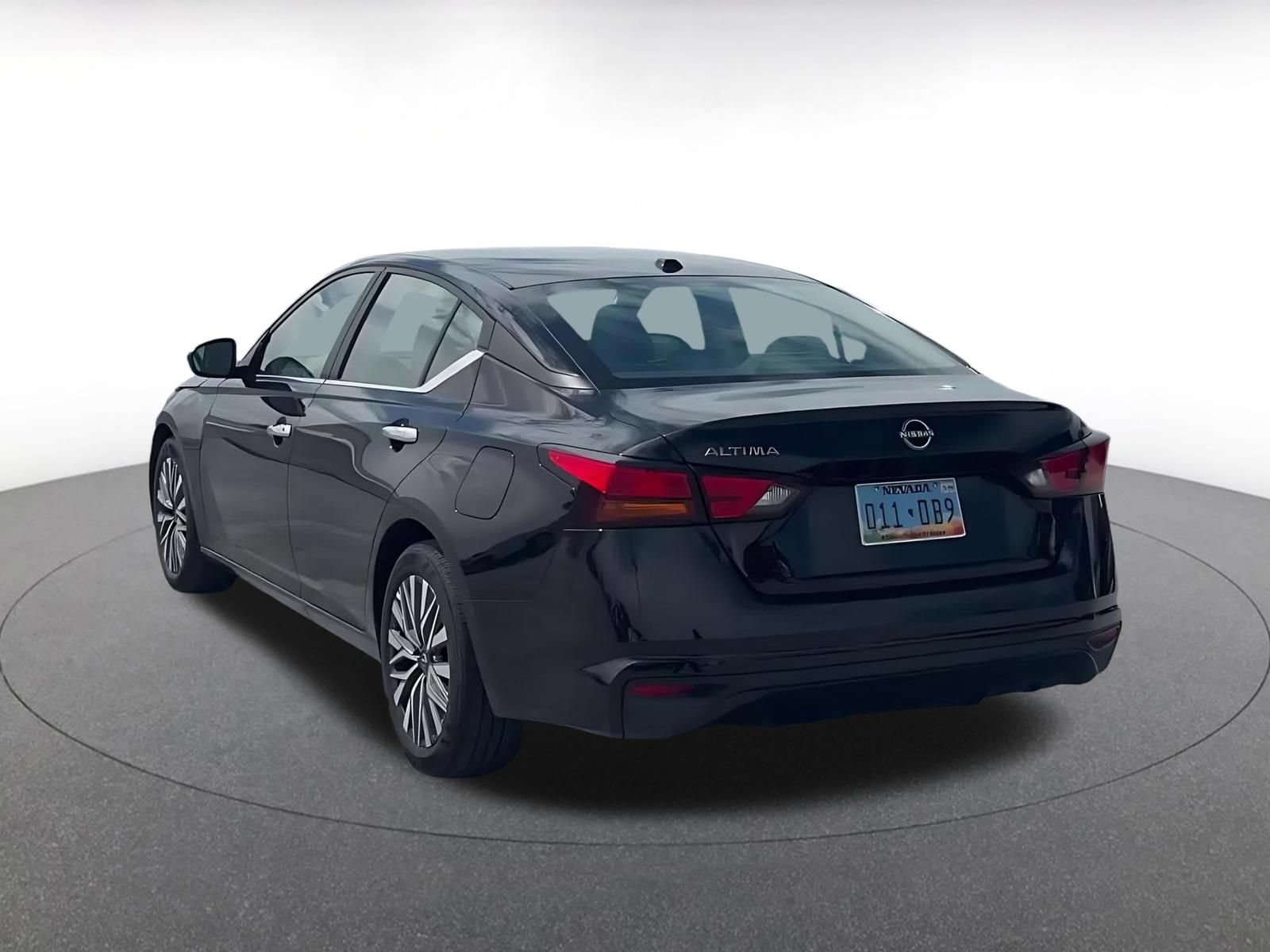 Thumbnail: 2025 Nissan Altima - 9
