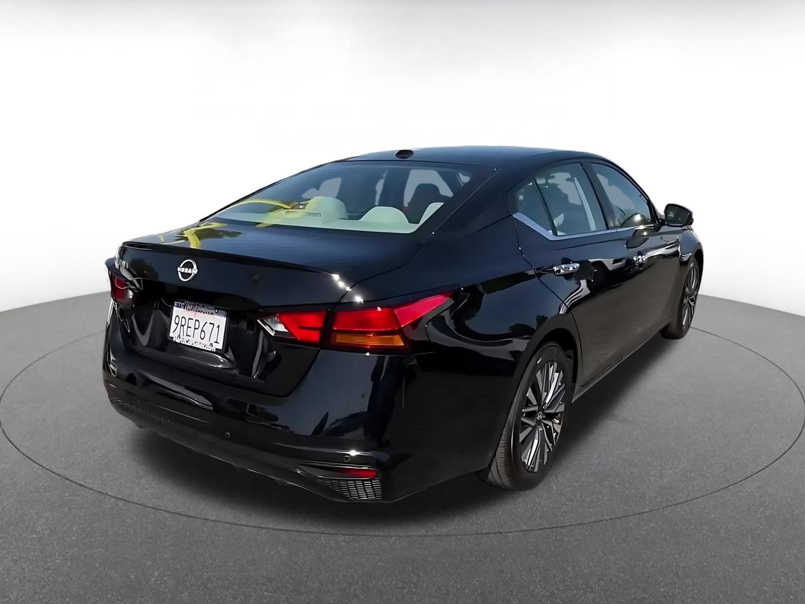 Thumbnail: 2025 Nissan Altima - 11