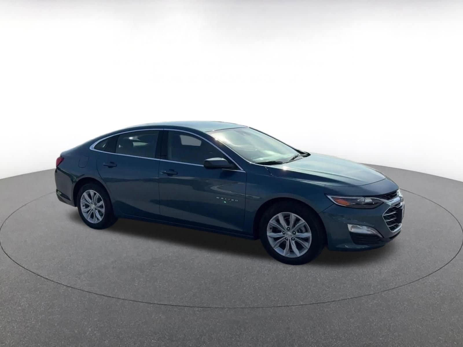 Thumbnail: 2024 Chevrolet Malibu - 2