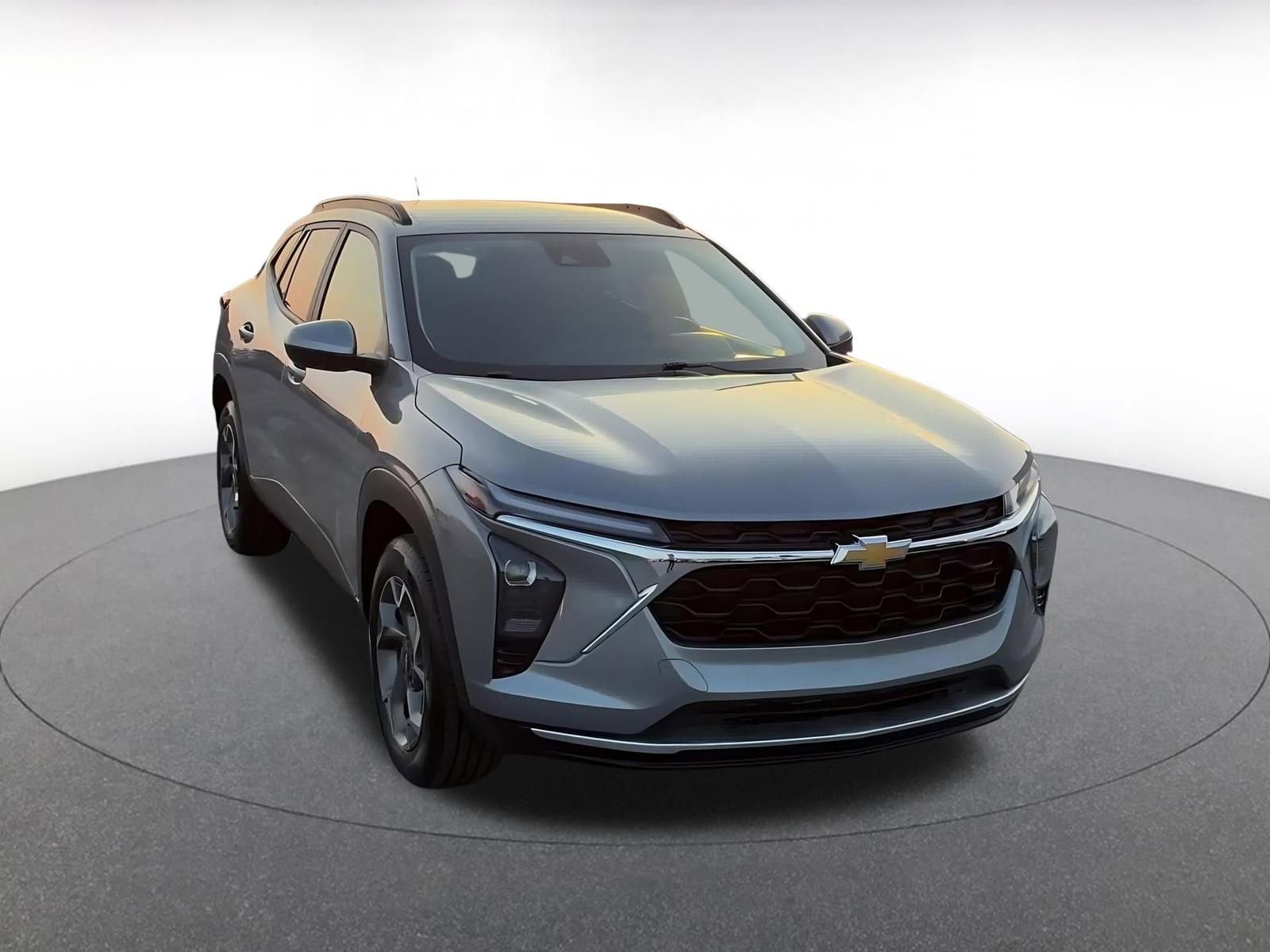 Thumbnail: 2025 Chevrolet Trax - 3