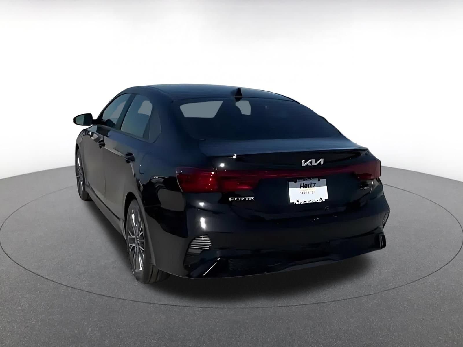 Thumbnail: 2023 Kia Forte - 9