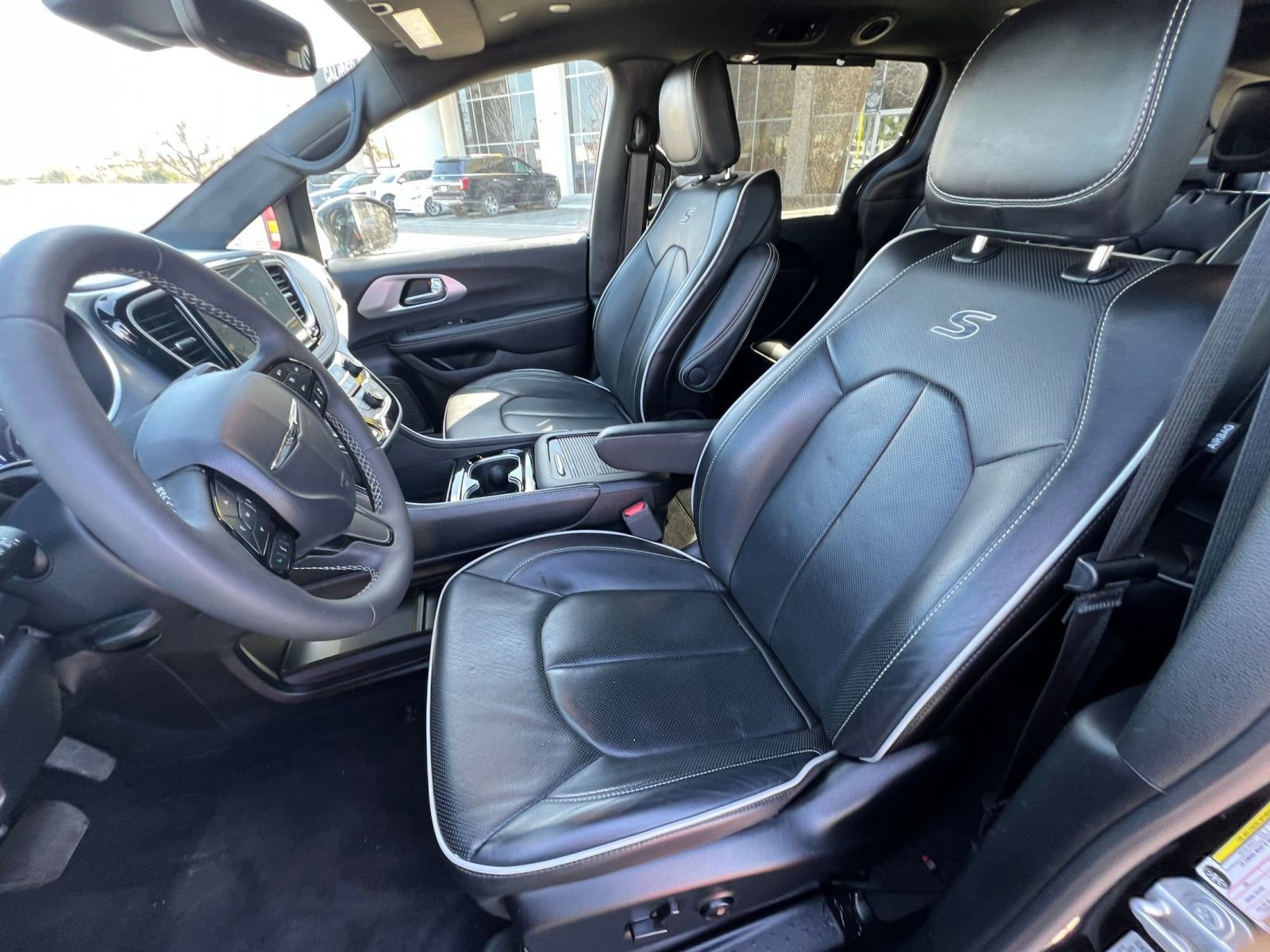 Thumbnail: 2025 Chrysler Pacifica - 29