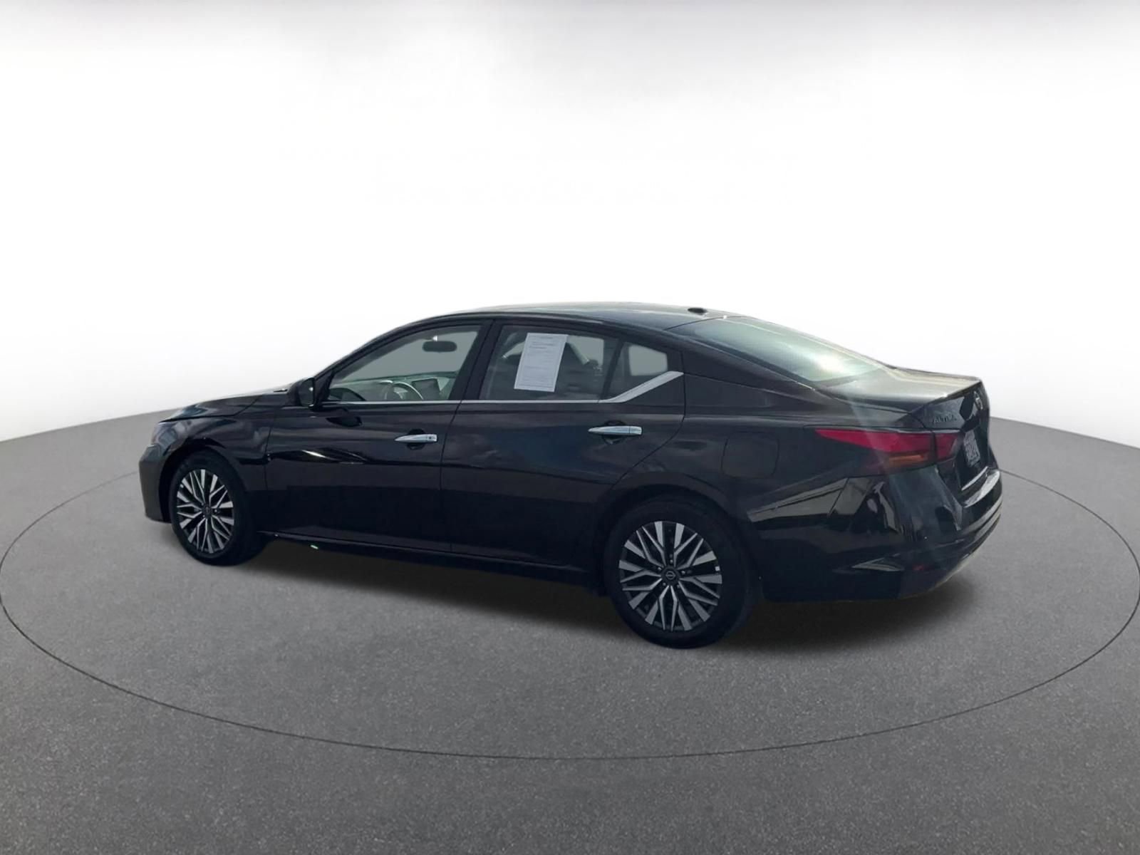 Thumbnail: 2025 Nissan Altima - 10