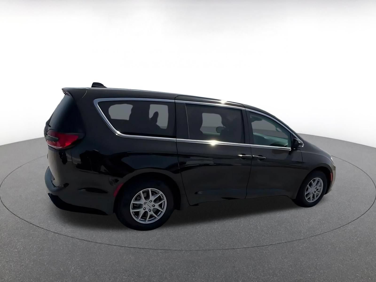Thumbnail: 2024 Chrysler Pacifica - 14
