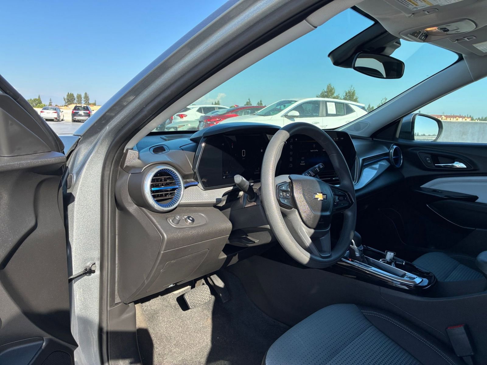 Thumbnail: 2025 Chevrolet Trax - 33