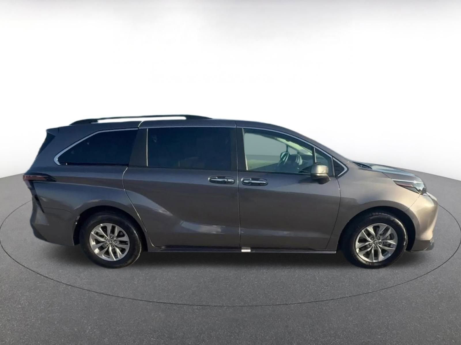 Thumbnail: 2024 Toyota Sienna - 14