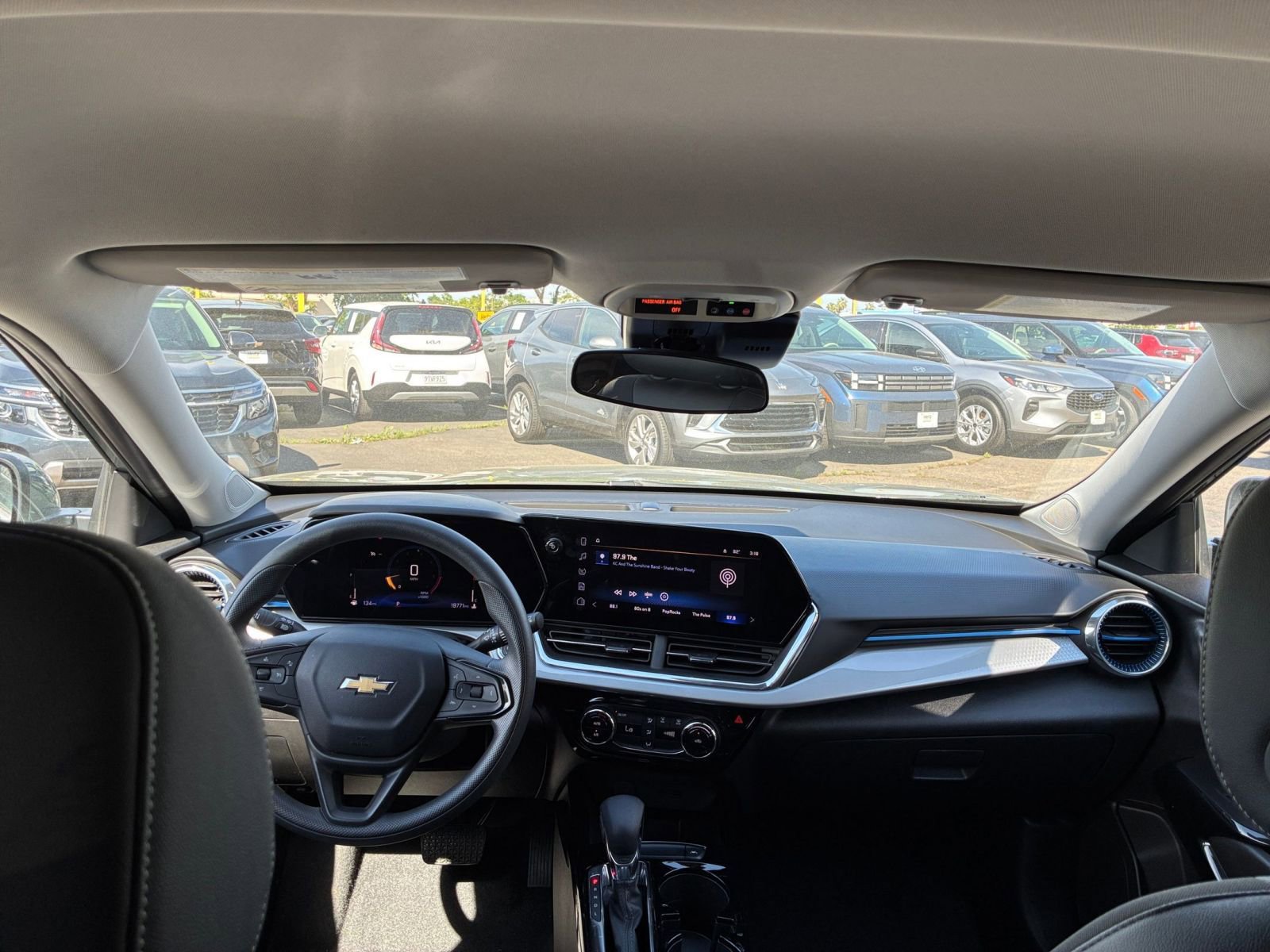 Thumbnail: 2025 Chevrolet Trax - 32