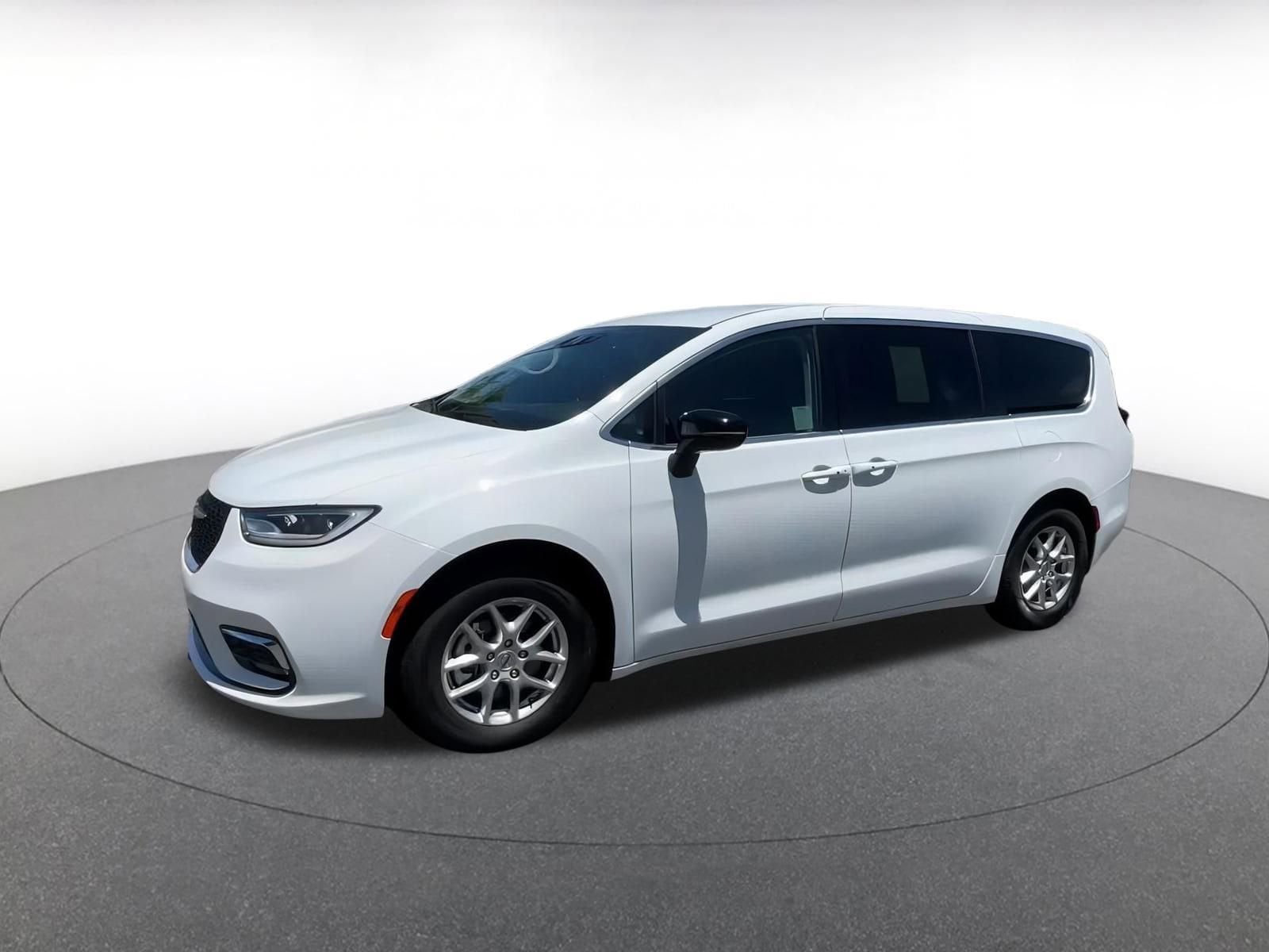 Thumbnail: 2024 Chrysler Pacifica - 7