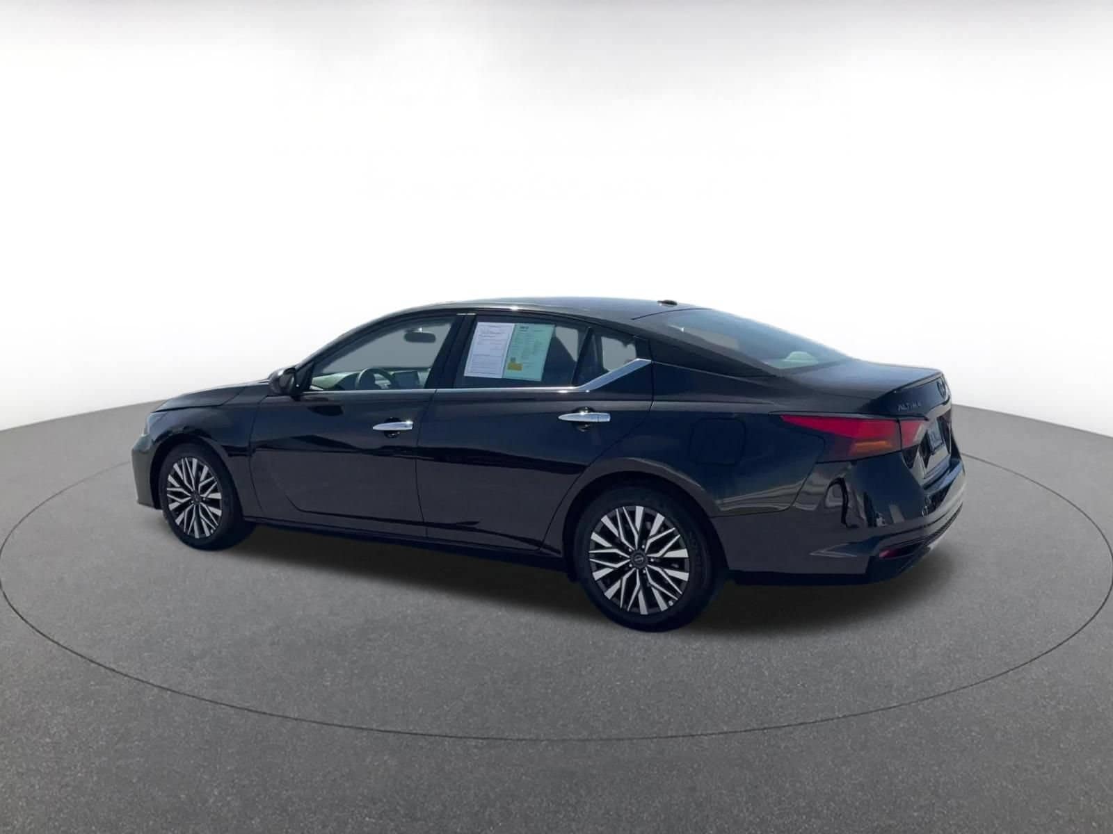 2025 Nissan Altima SV - Photo 8