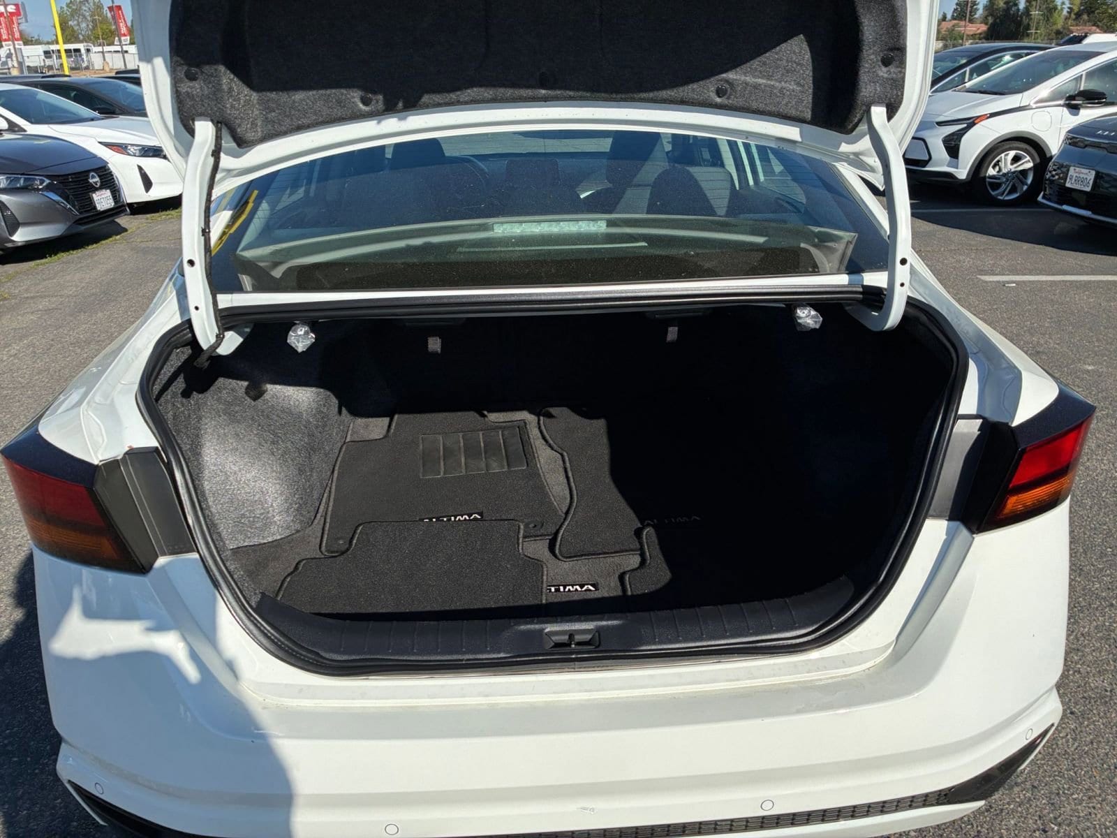 Thumbnail: 2025 Nissan Altima - 31