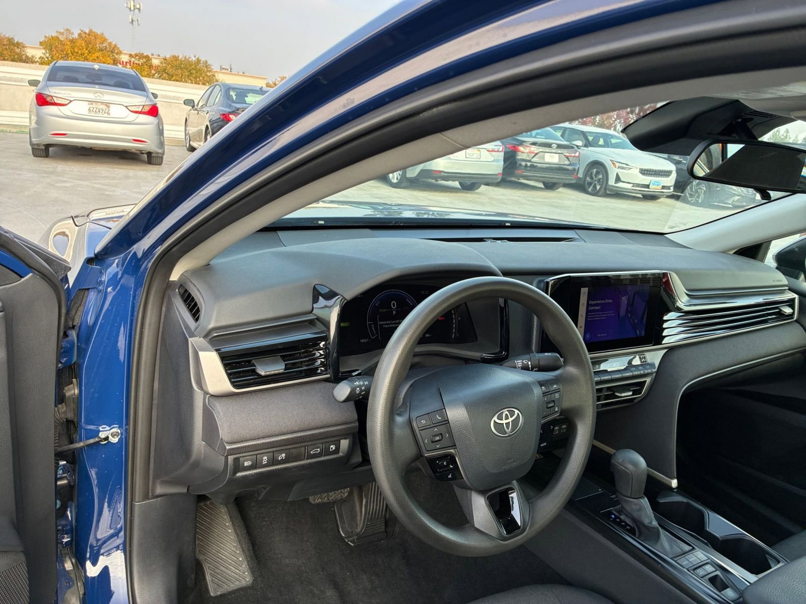 Thumbnail: 2025 Toyota Camry - 33