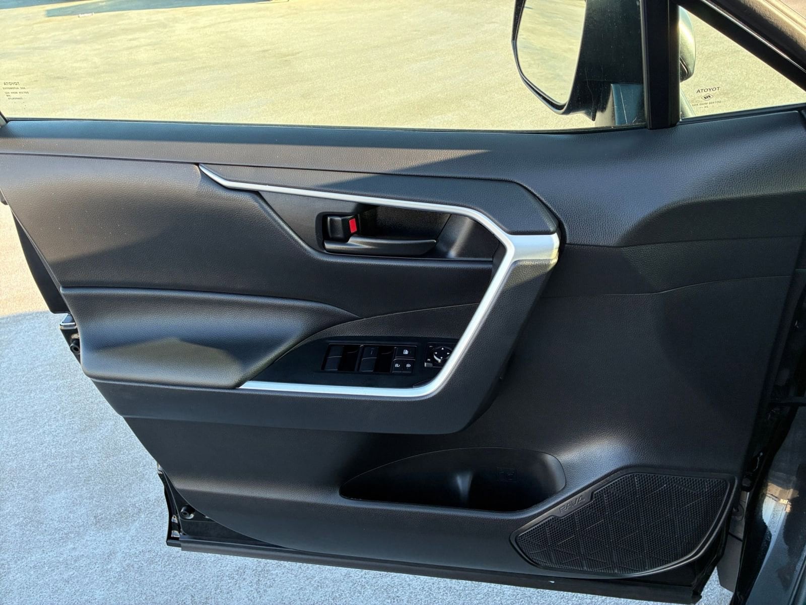 Thumbnail: 2025 Toyota RAV4 - 20