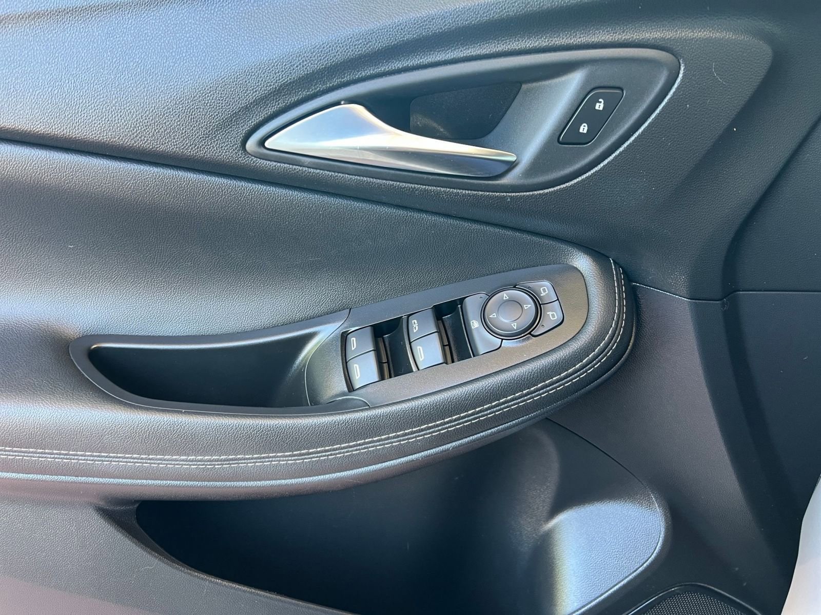 Thumbnail: 2025 Buick Encore GX - 18