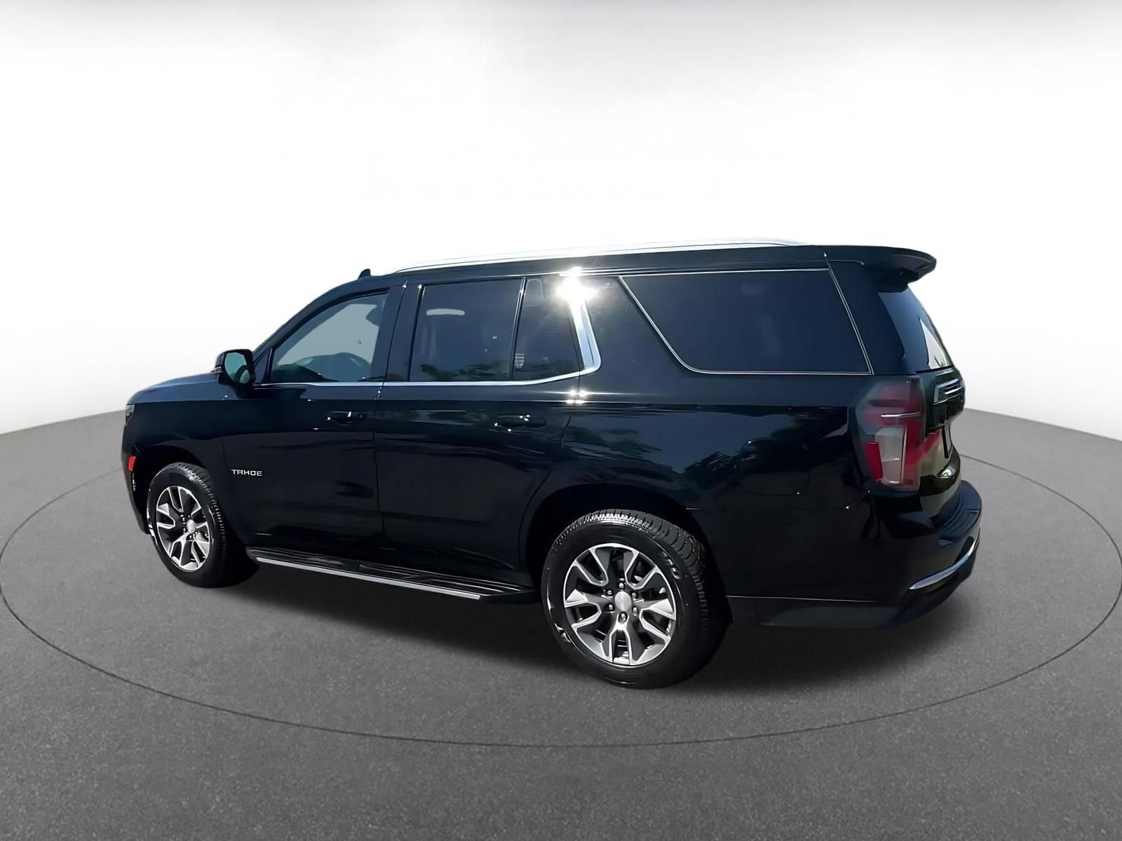 Thumbnail: 2023 Chevrolet Tahoe - 10