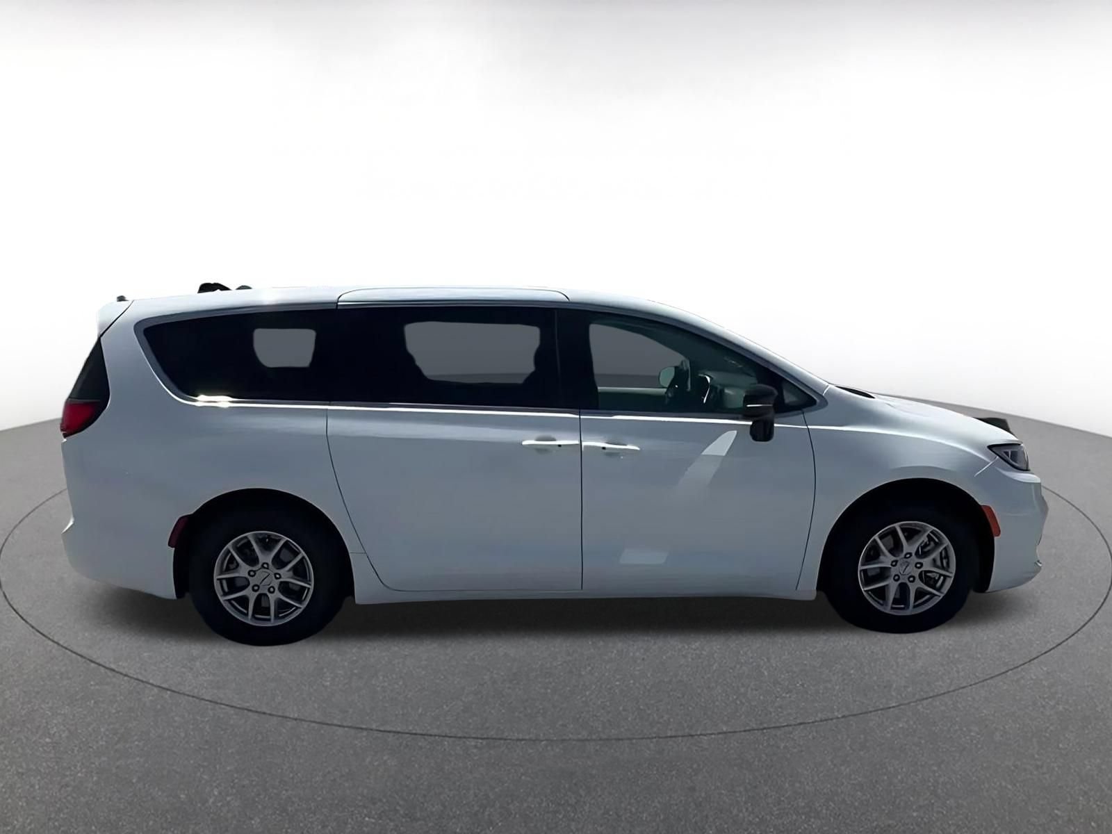 Thumbnail: 2024 Chrysler Pacifica - 14