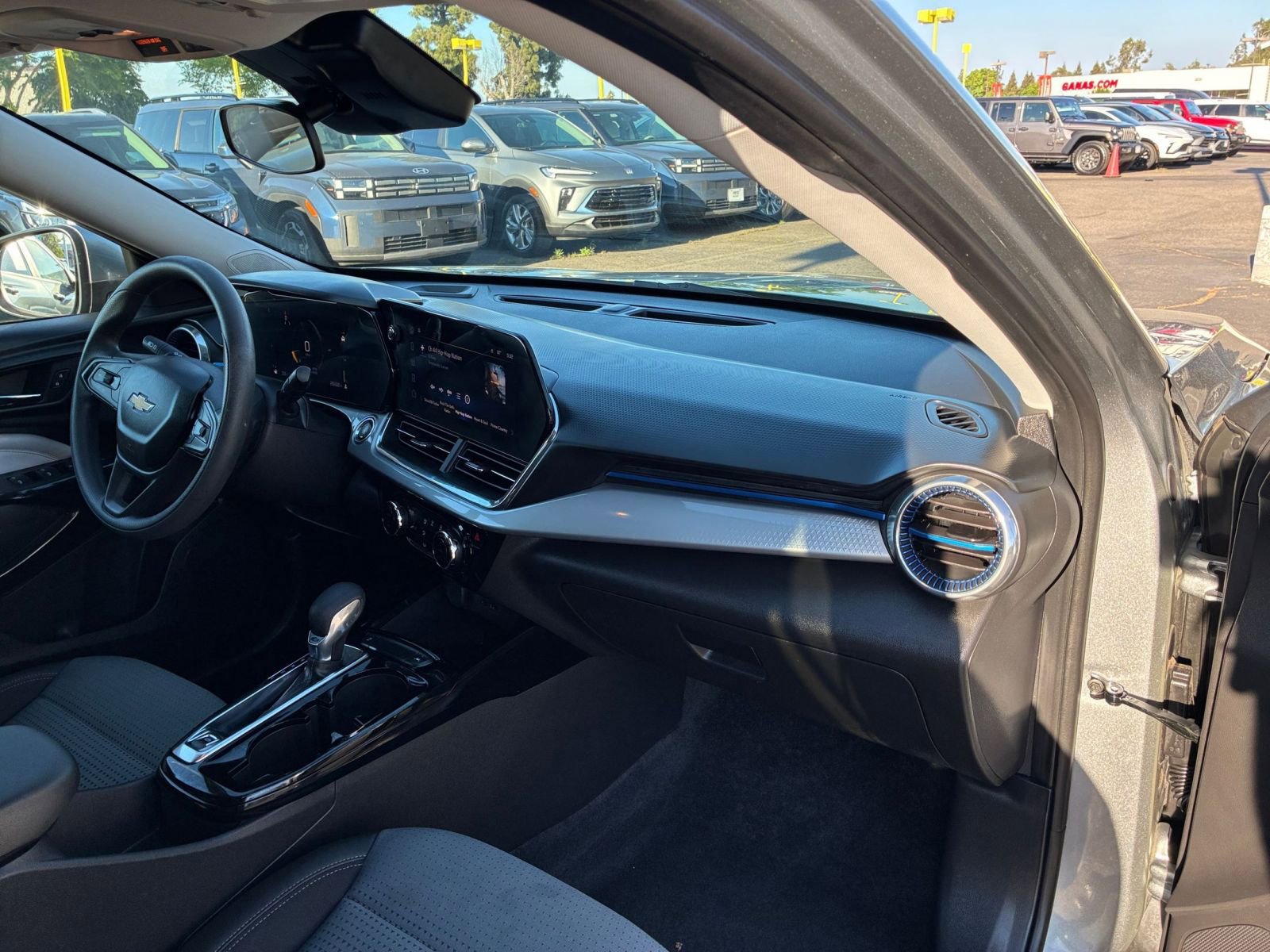 Thumbnail: 2025 Chevrolet Trax - 34