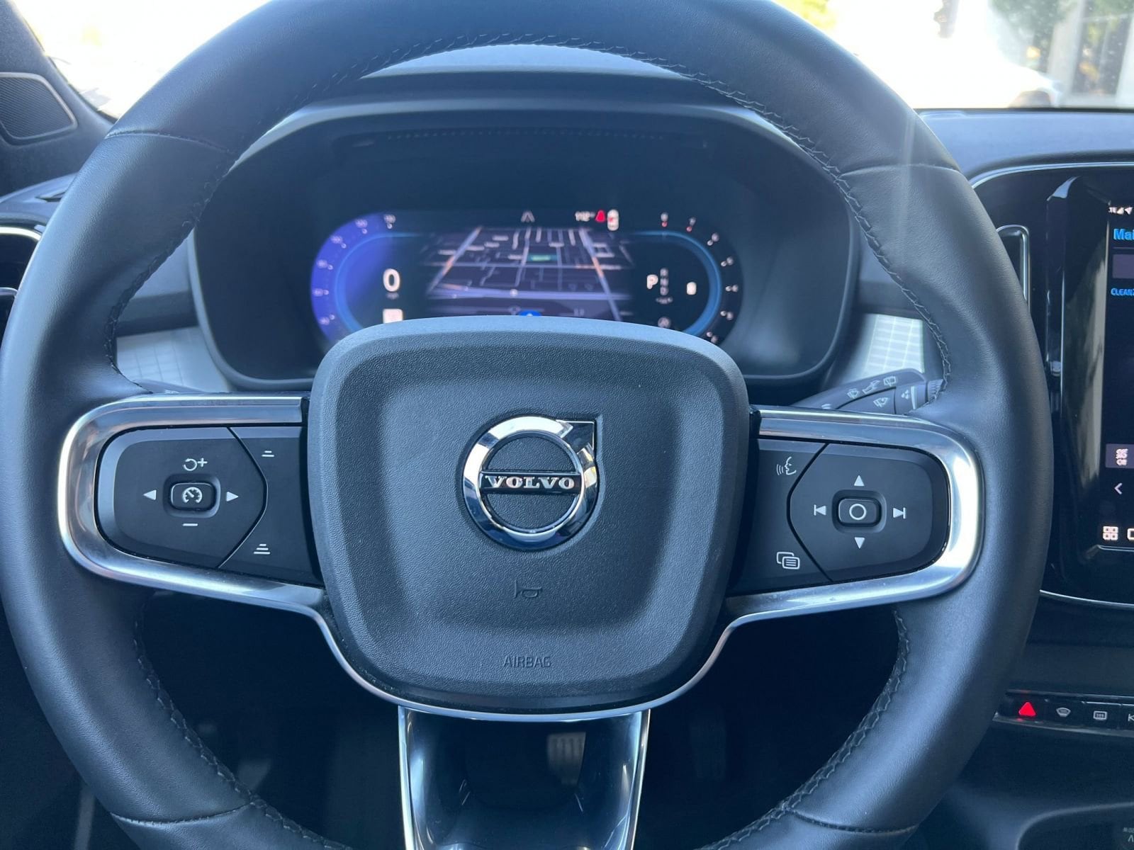 Thumbnail: 2024 Volvo XC40 - 27