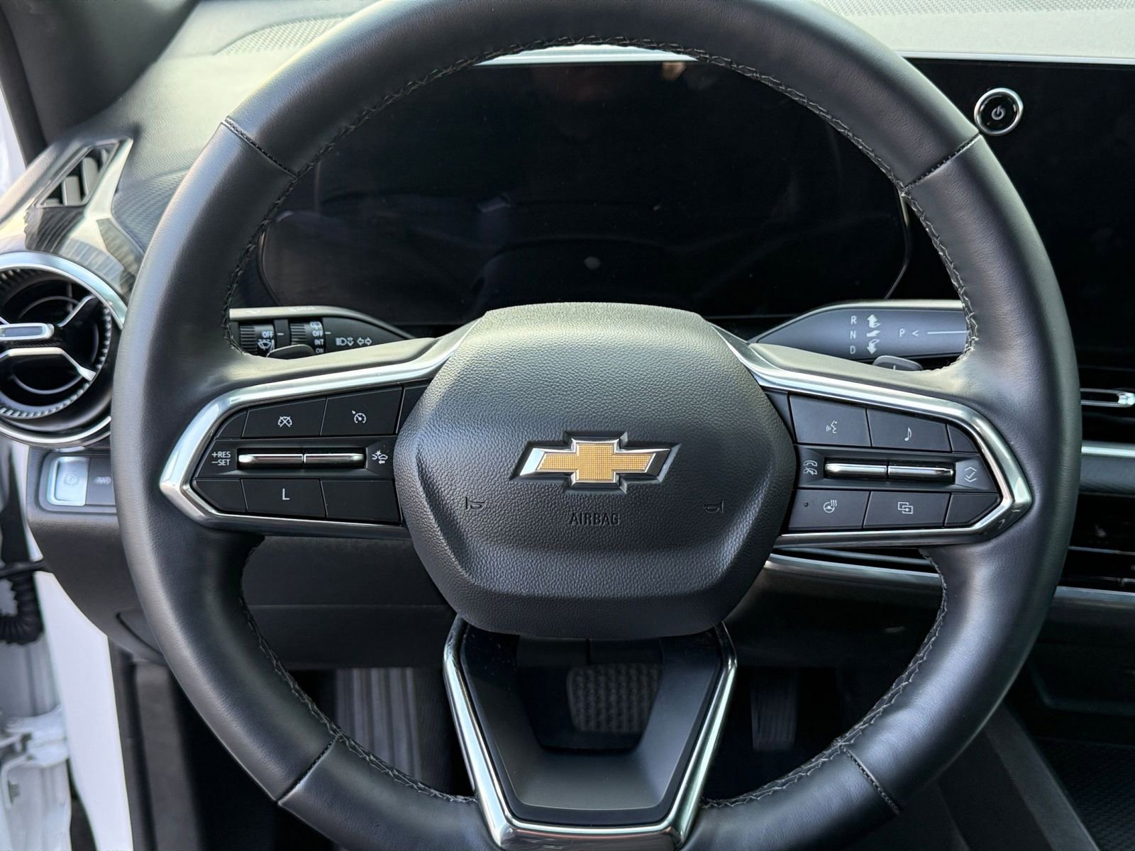 Thumbnail: 2025 Chevrolet Equinox - 25