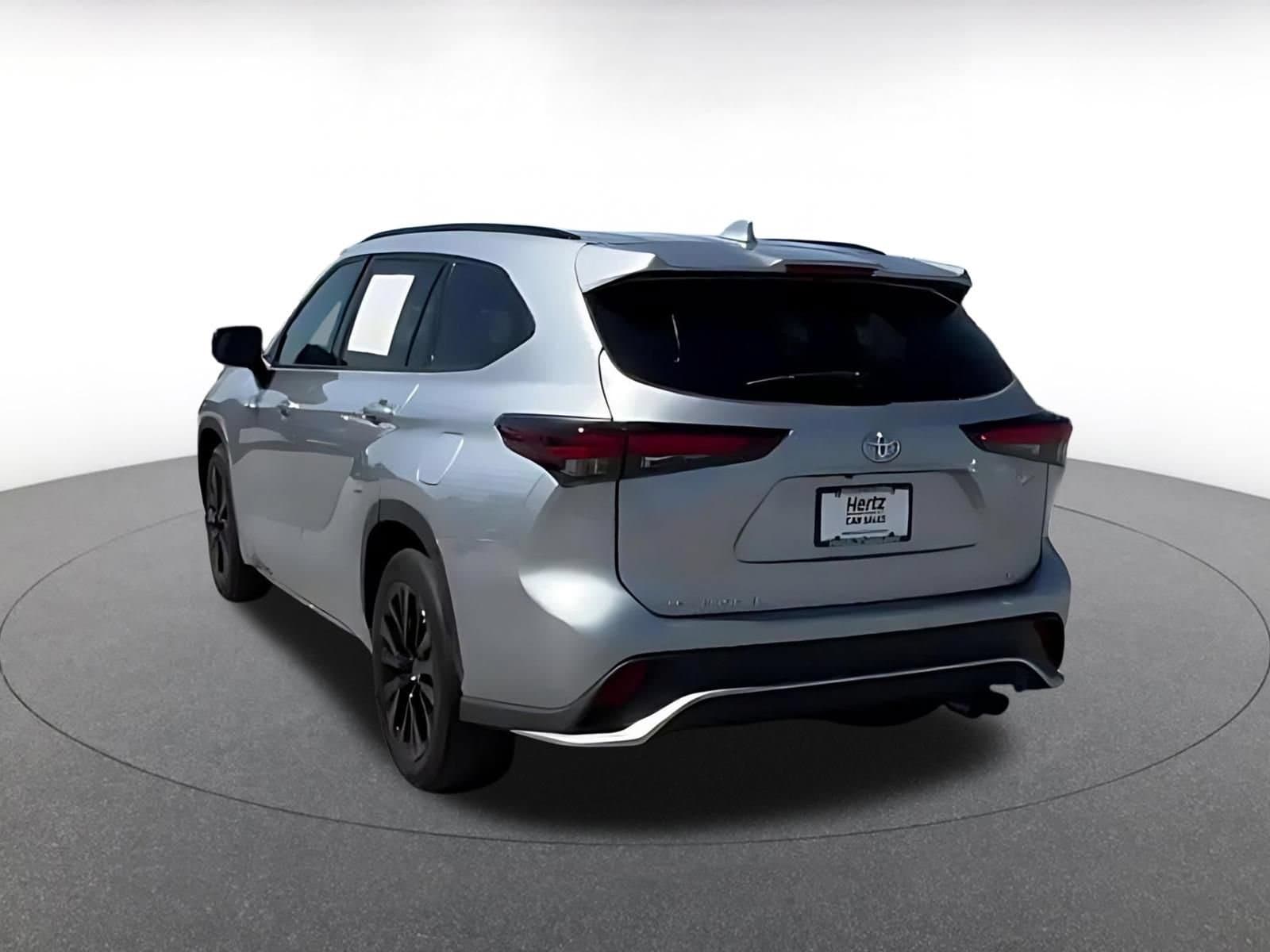 Thumbnail: 2024 Toyota Highlander - 11