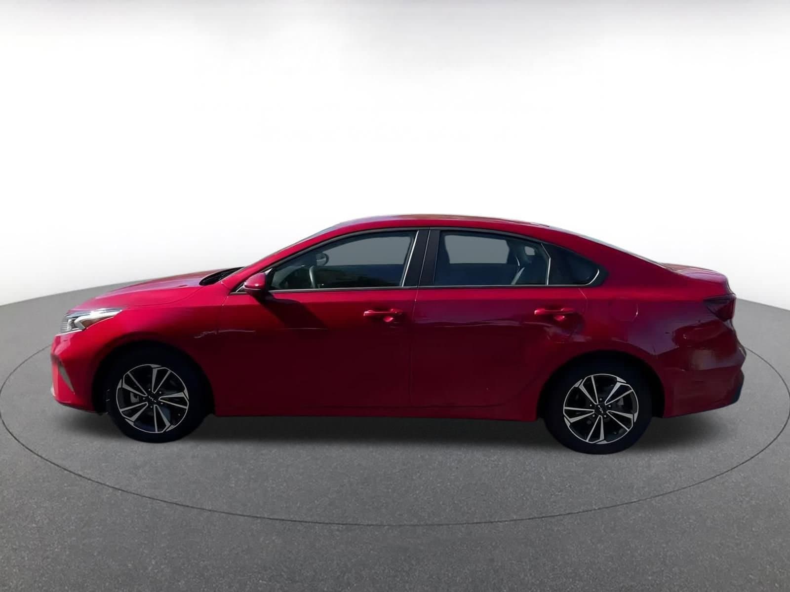 Thumbnail: 2024 Kia Forte - 7