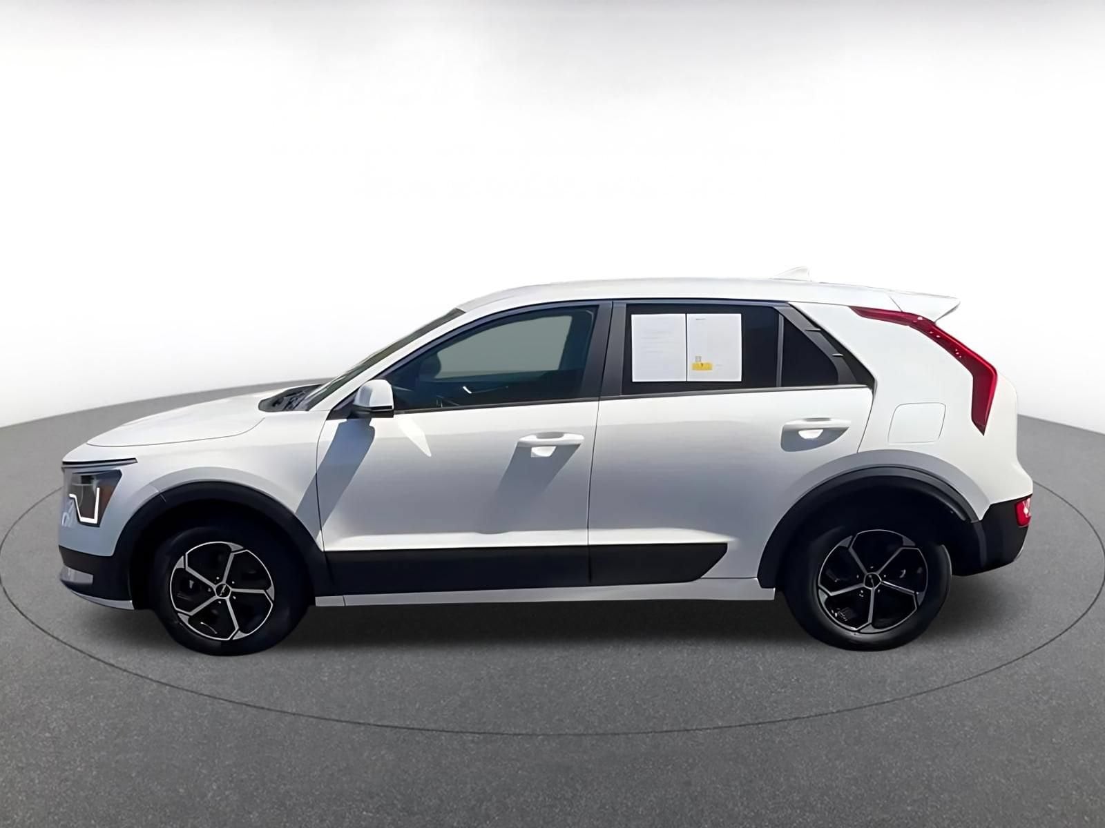 Thumbnail: 2026 Kia Niro - 9